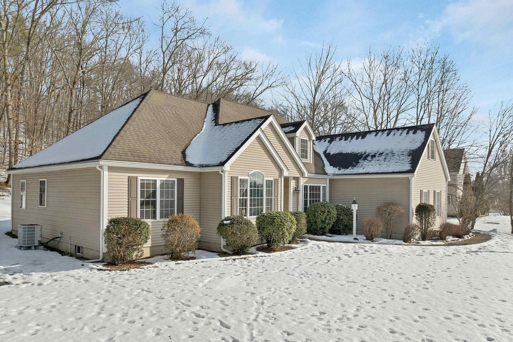 Photo of 31 Longmeadow Drive, Brentwood, NH 03833 (MLS # 5074021)