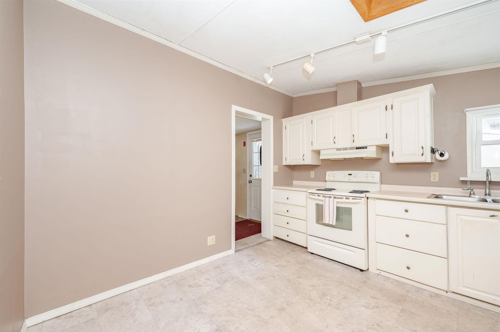 Photo of 10 York Court, Rochester, NH 03868 (MLS # 5059538)