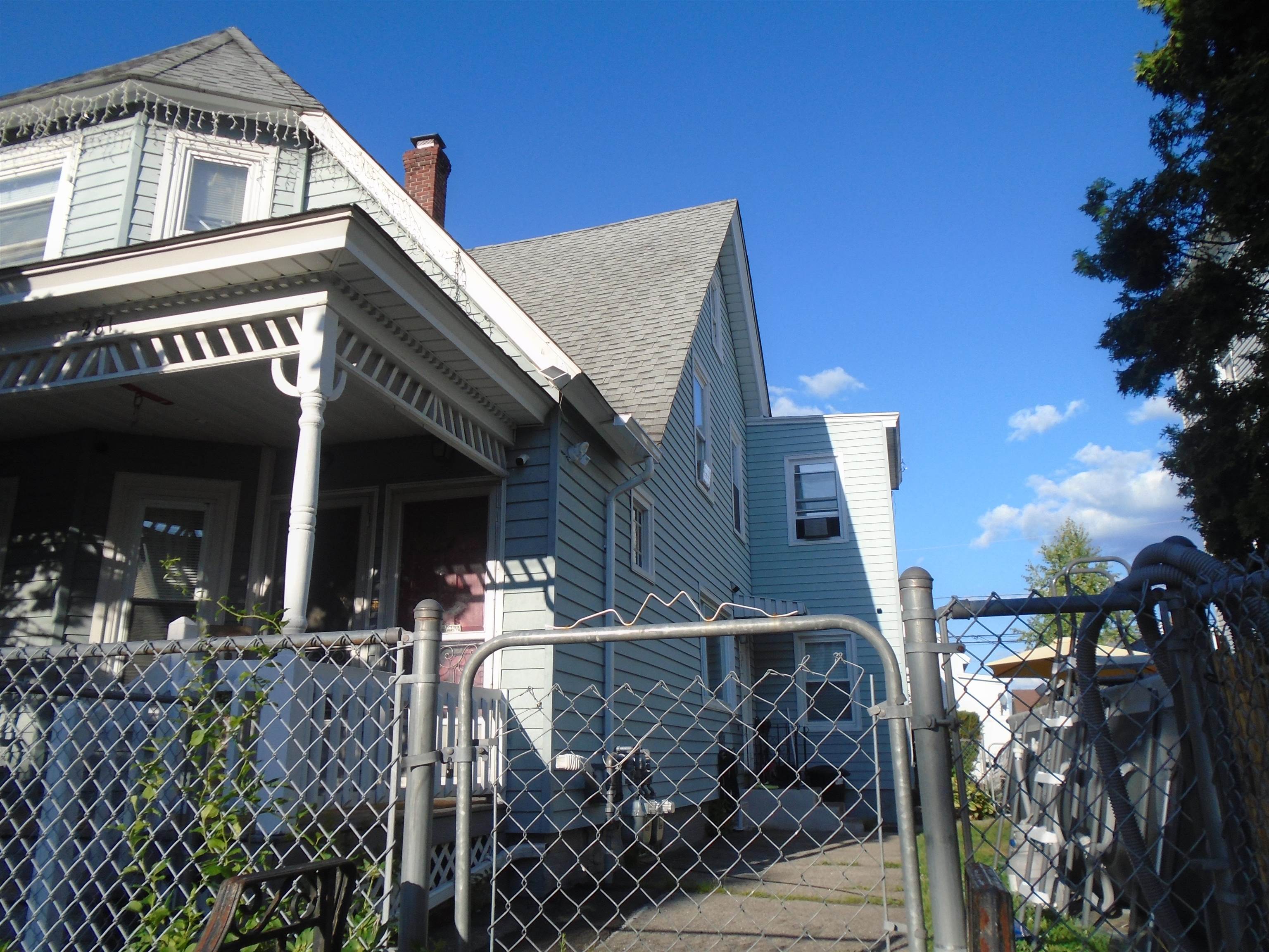281 Dubuque Street