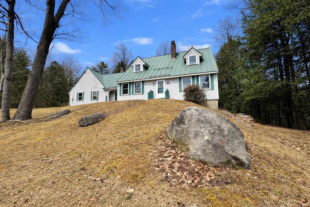 Photo of 43 Nottingham Circle, Lebanon, NH 03766 (MLS # 5083679)