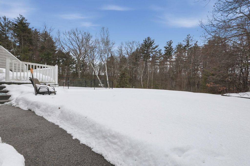 Photo of 8 Rayes Drive, Hudson, NH 03051 (MLS # 5076525)