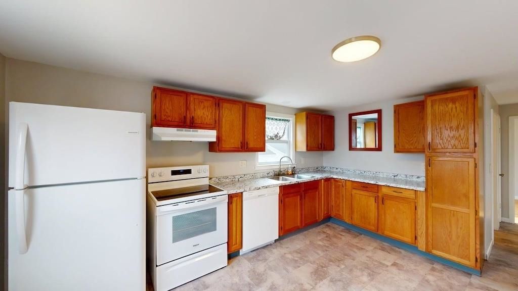 Photo of 97 Linton Street, Nashua, NH 03060 (MLS # 5069237)