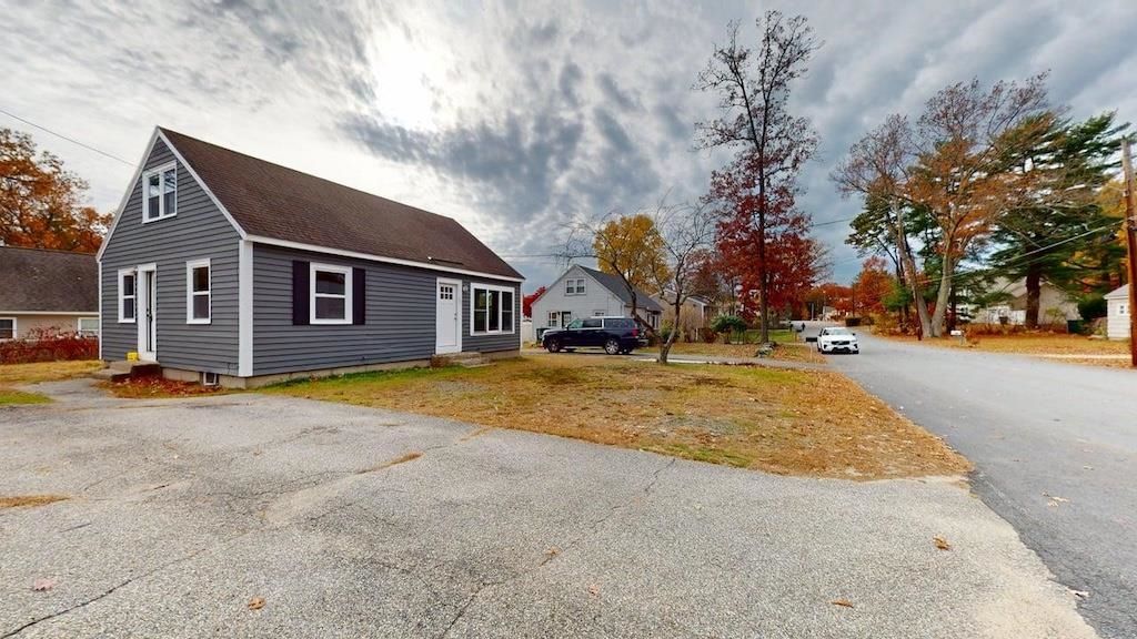 Photo of 97 Linton Street, Nashua, NH 03060 (MLS # 5069237)