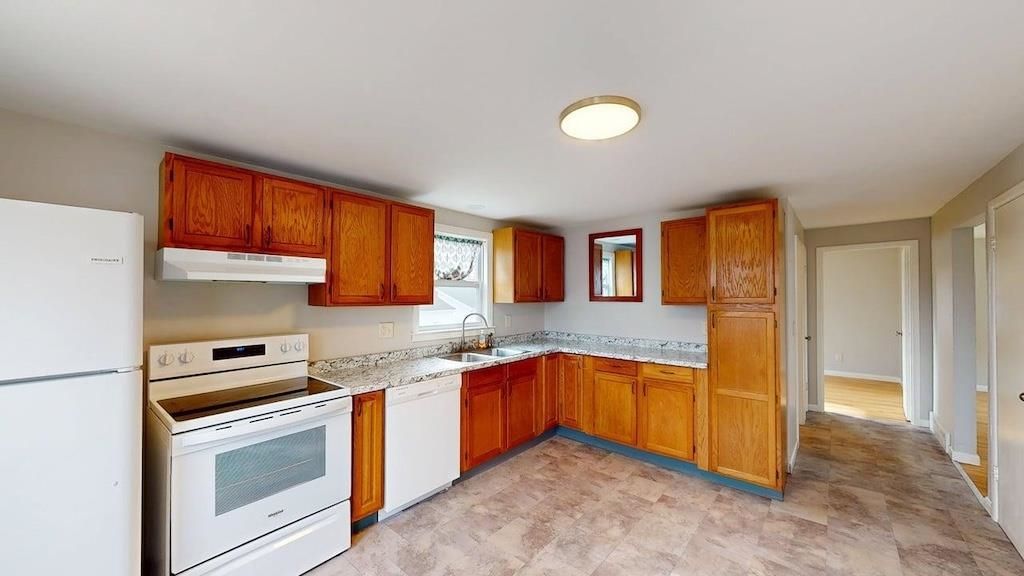 Photo of 97 Linton Street, Nashua, NH 03060 (MLS # 5069237)