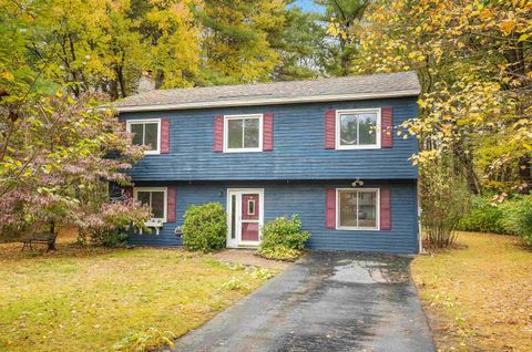 Photo of 8 Iroquois Circle, Londonderry, NH 03053 (MLS # 5065847)