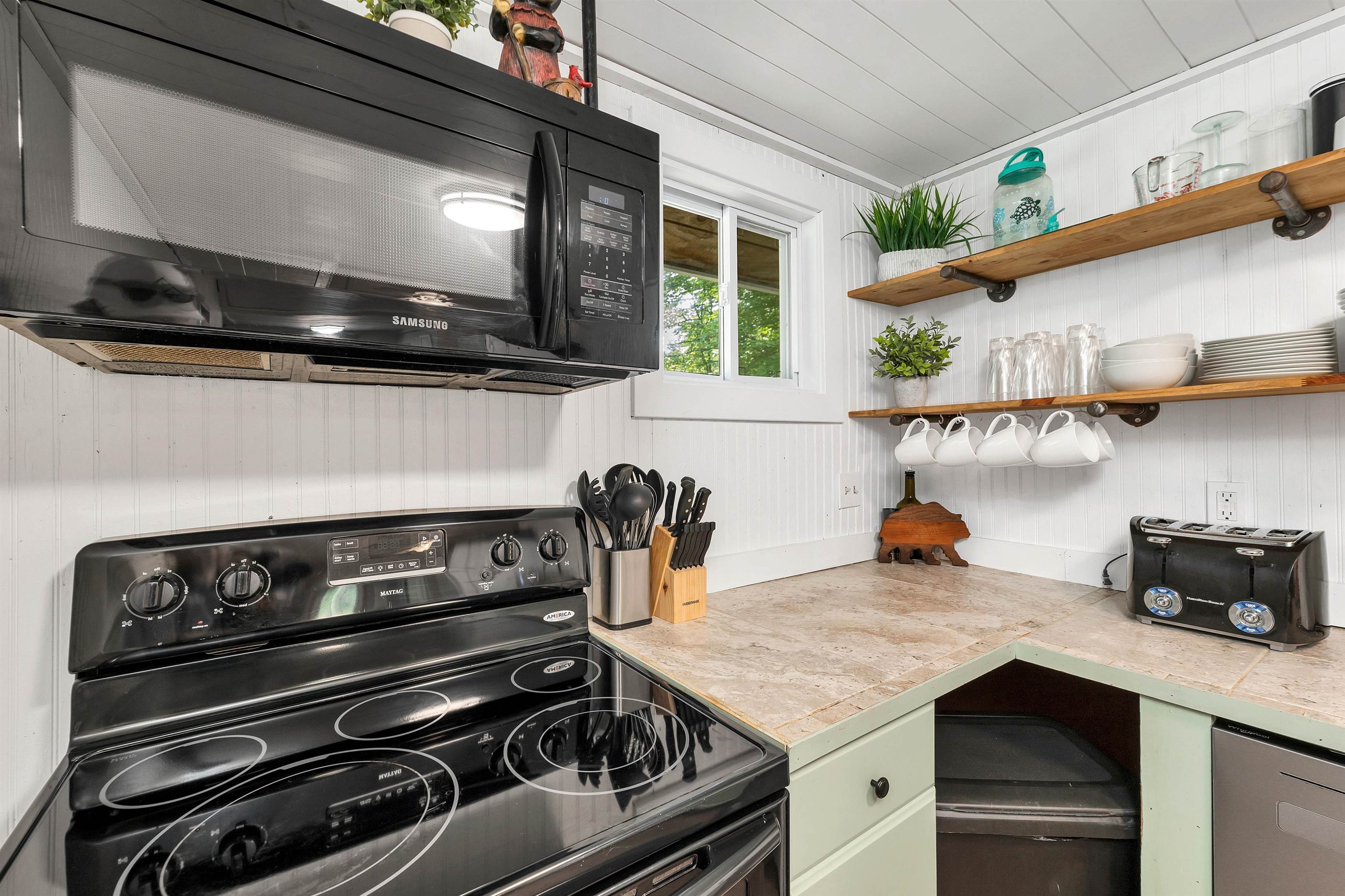 Tamworth, New Hampshire 03886, United States, 3 Bedrooms Bedrooms, ,2 BathroomsBathrooms,Residential,Active,752