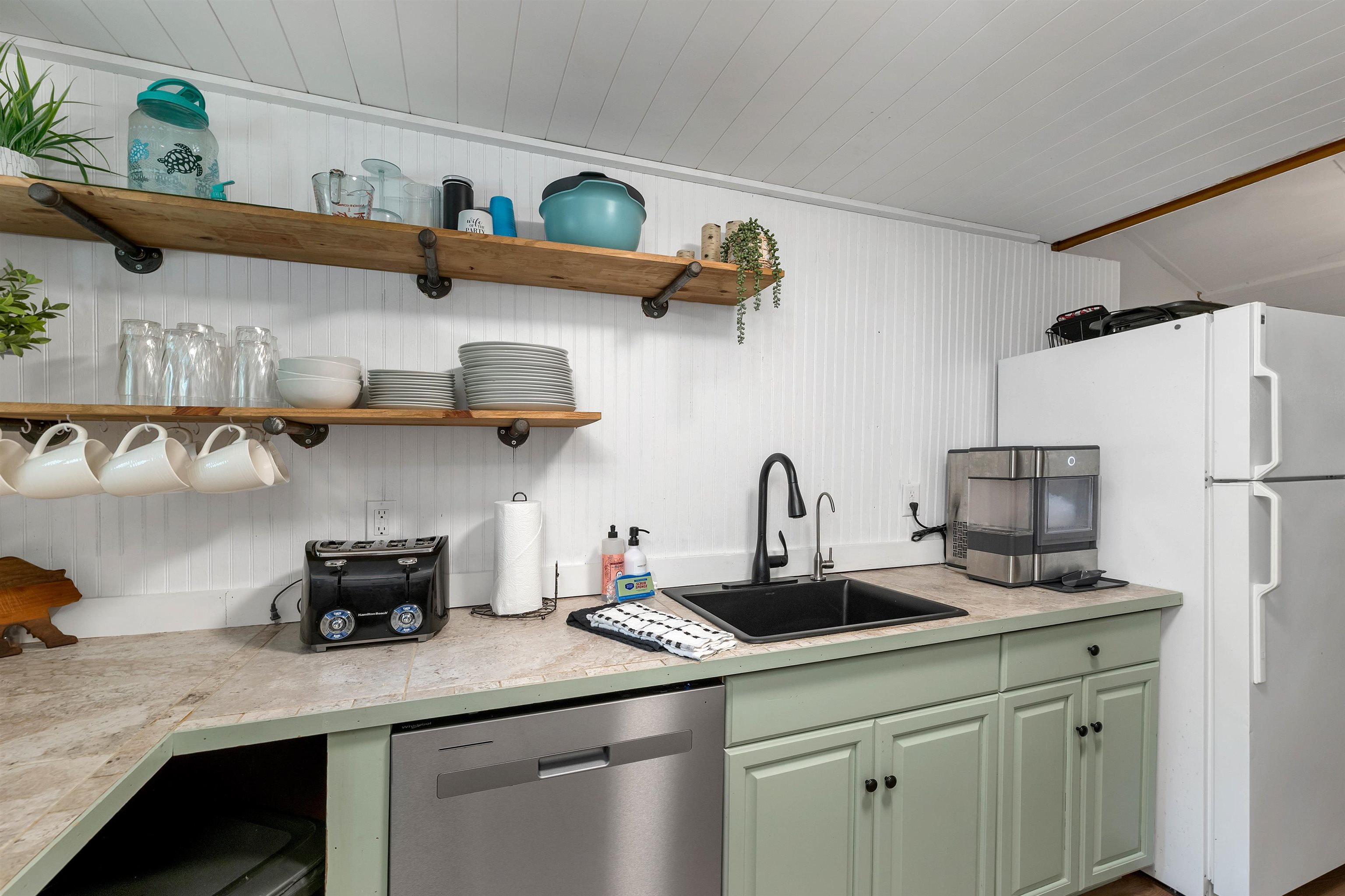 Tamworth, New Hampshire 03886, United States, 3 Bedrooms Bedrooms, ,2 BathroomsBathrooms,Residential,Active,752