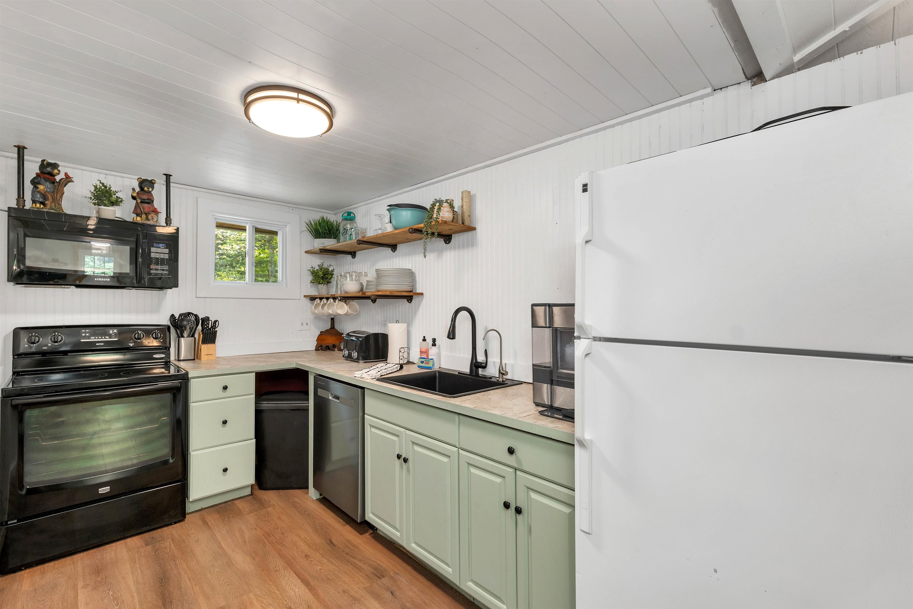 Tamworth, New Hampshire 03886, United States, 3 Bedrooms Bedrooms, ,2 BathroomsBathrooms,Residential,Active,752