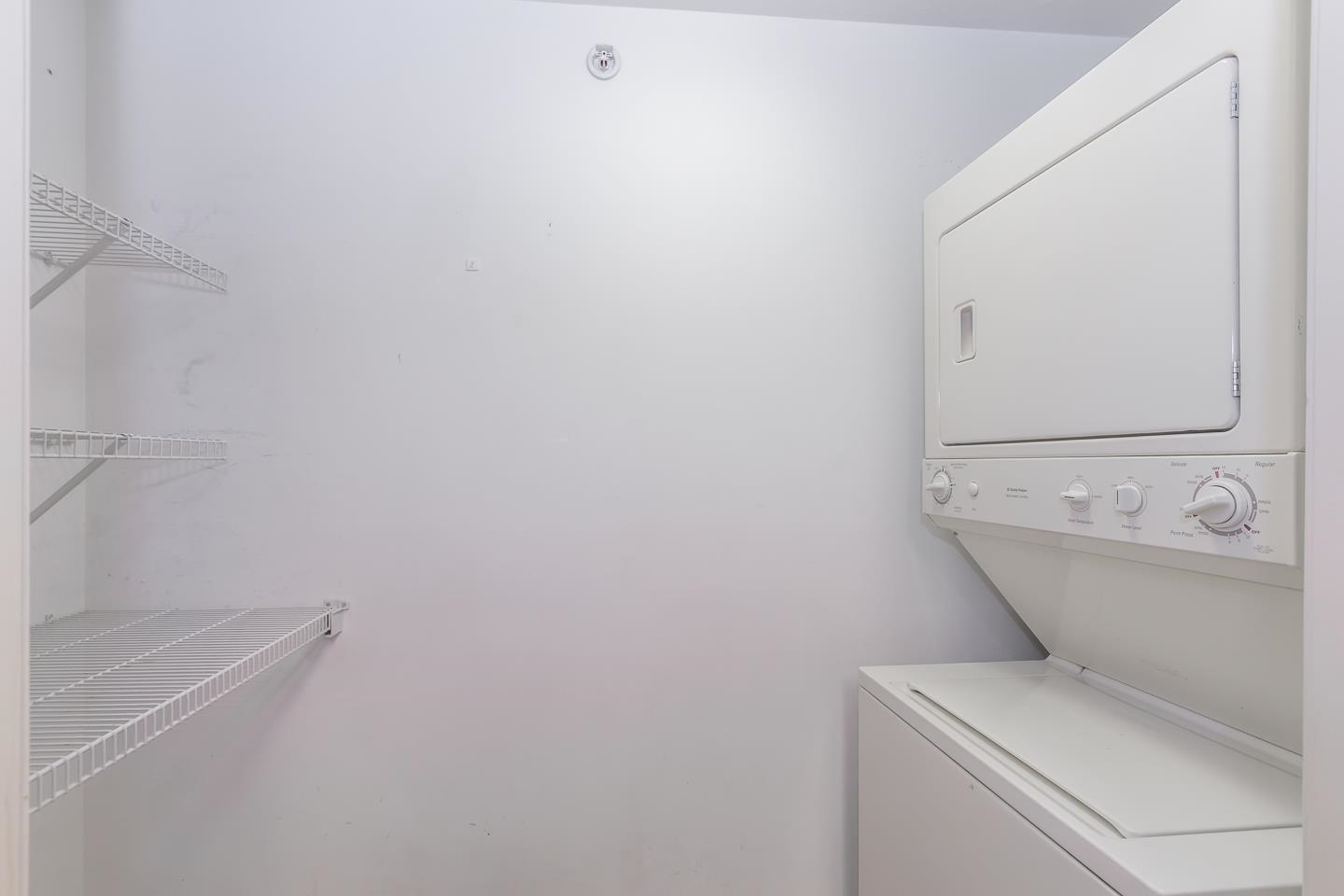 Londonderry, New Hampshire 03053, United States, 2 Bedrooms Bedrooms, ,2 BathroomsBathrooms,Residential,Pending,120082