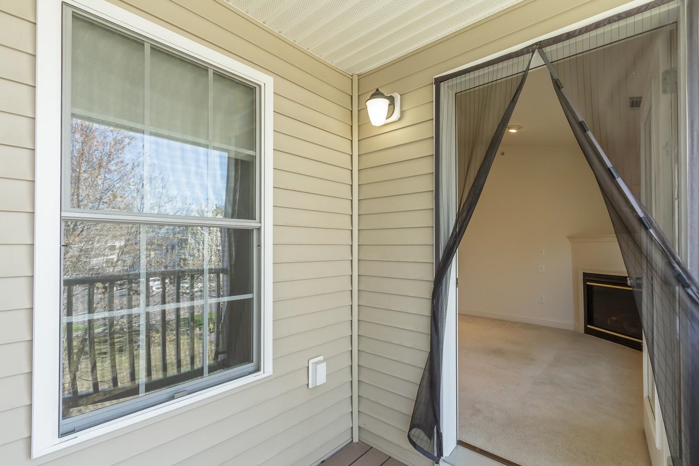 Londonderry, New Hampshire 03053, United States, 2 Bedrooms Bedrooms, ,2 BathroomsBathrooms,Residential,Pending,120082