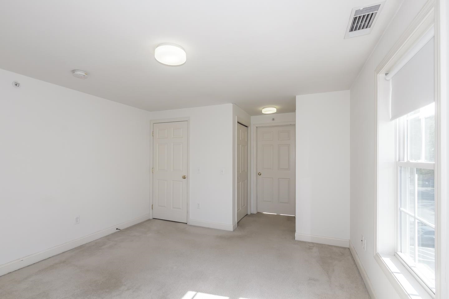 Londonderry, New Hampshire 03053, United States, 2 Bedrooms Bedrooms, ,2 BathroomsBathrooms,Residential,Pending,120082