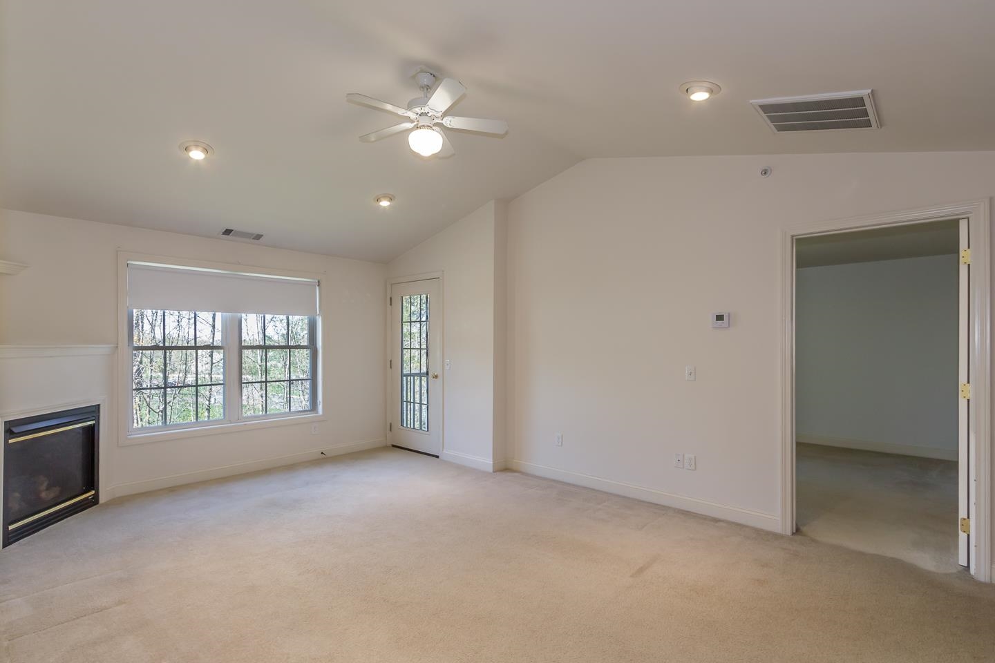 Londonderry, New Hampshire 03053, United States, 2 Bedrooms Bedrooms, ,2 BathroomsBathrooms,Residential,Pending,120082