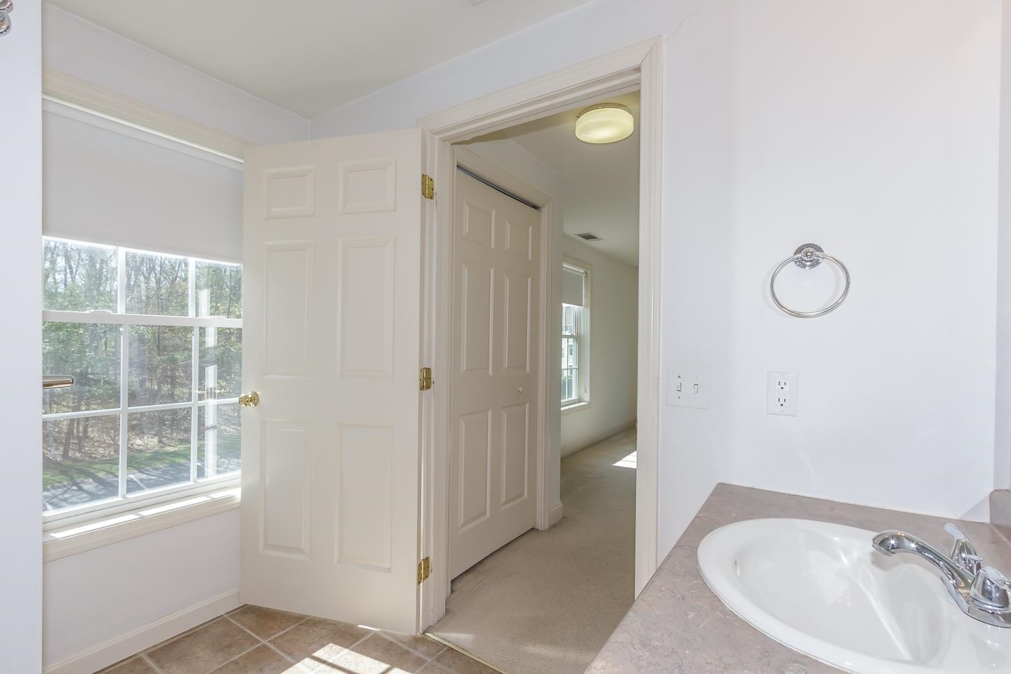 Londonderry, New Hampshire 03053, United States, 2 Bedrooms Bedrooms, ,2 BathroomsBathrooms,Residential,Pending,120082