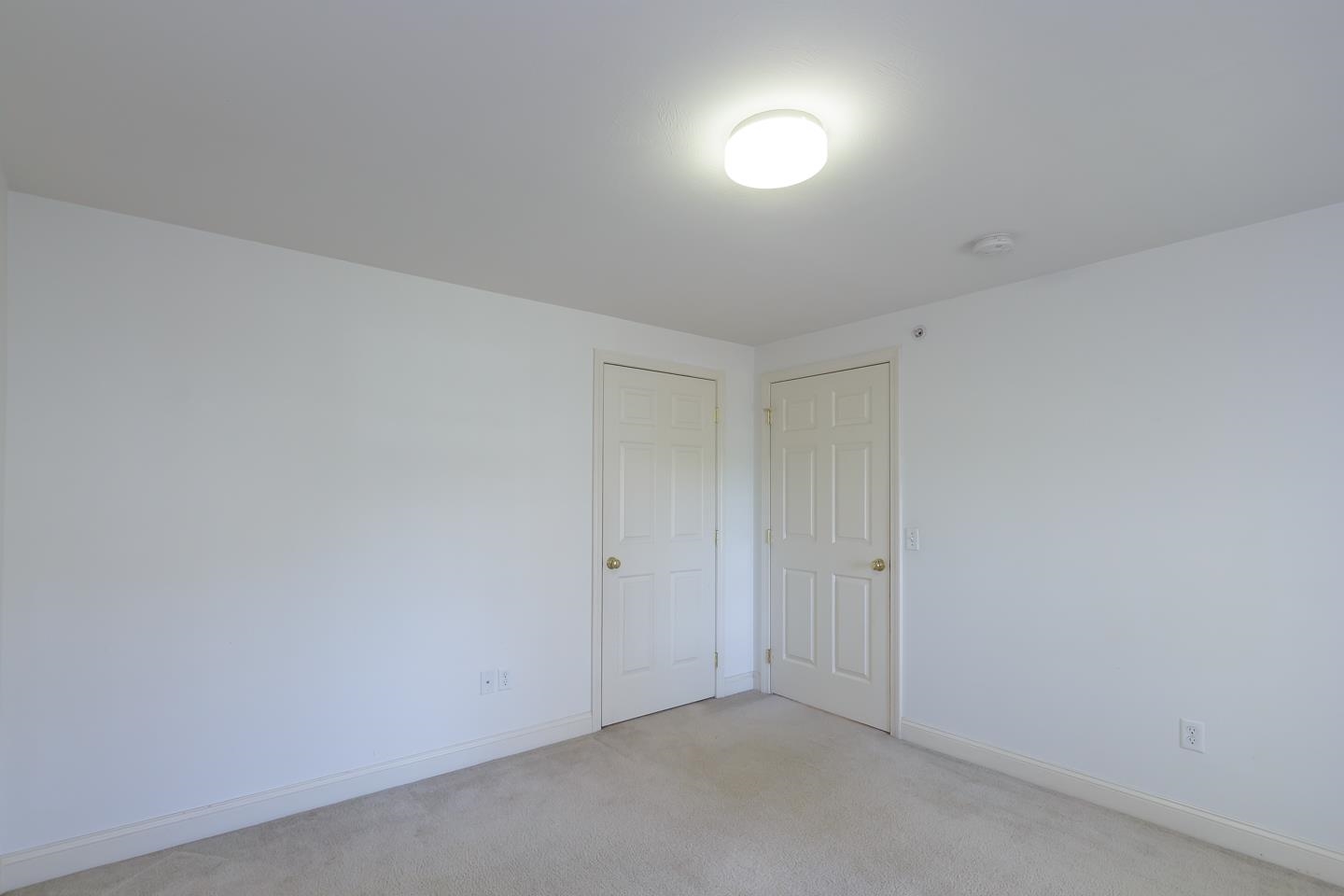 Londonderry, New Hampshire 03053, United States, 2 Bedrooms Bedrooms, ,2 BathroomsBathrooms,Residential,Pending,120082