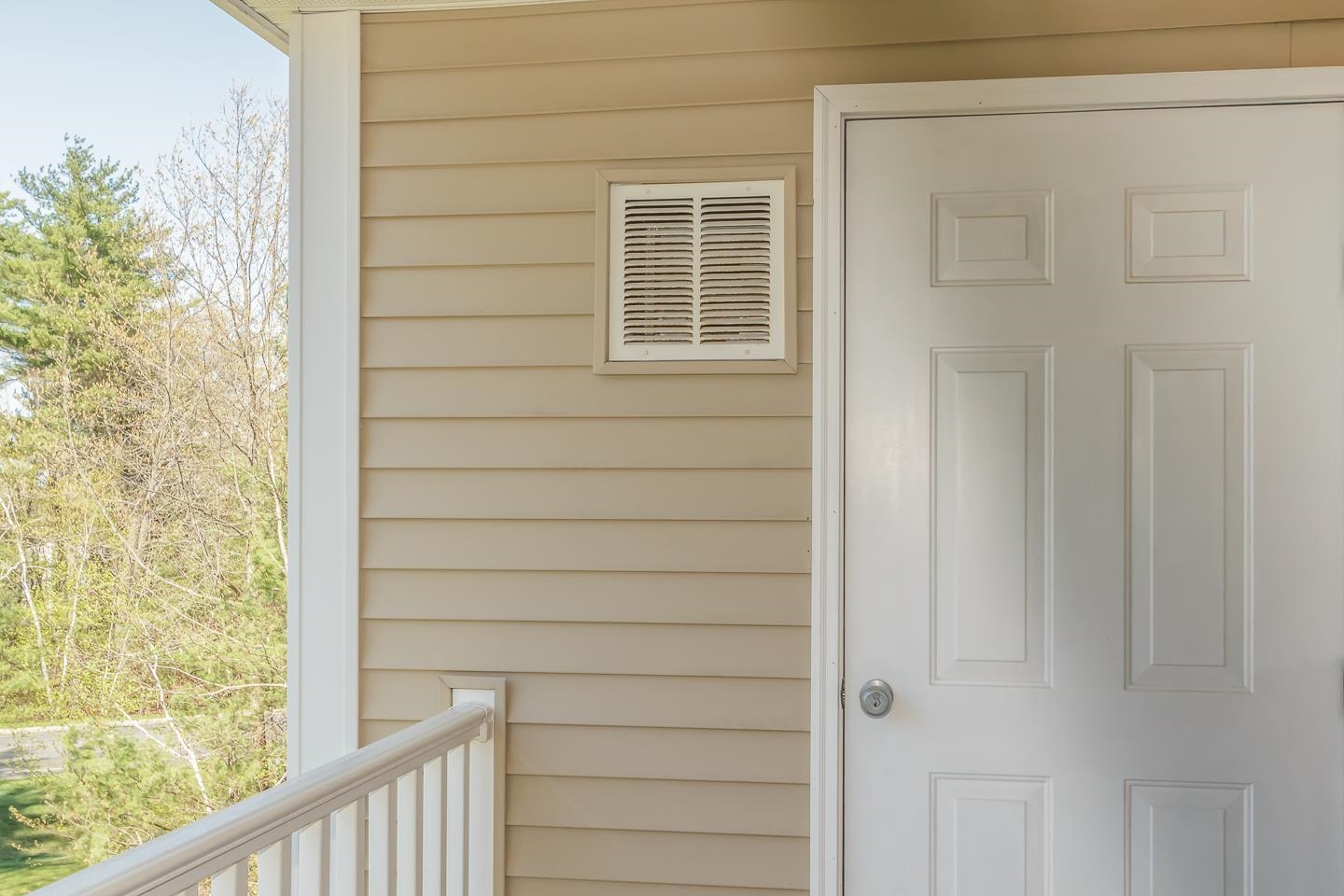 Londonderry, New Hampshire 03053, United States, 2 Bedrooms Bedrooms, ,2 BathroomsBathrooms,Residential,Pending,120082