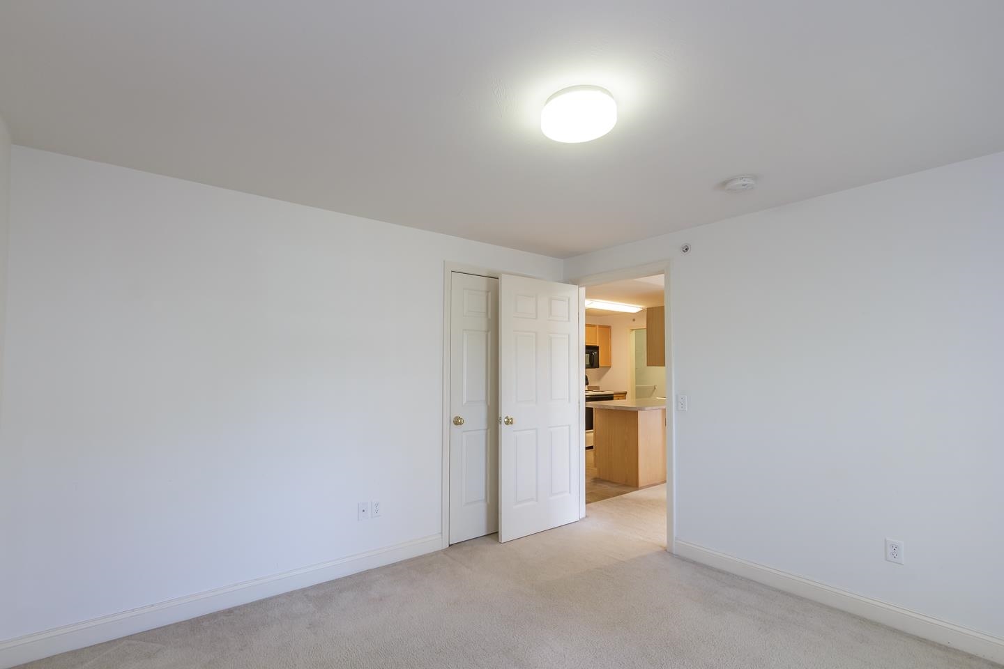 Londonderry, New Hampshire 03053, United States, 2 Bedrooms Bedrooms, ,2 BathroomsBathrooms,Residential,Pending,120082