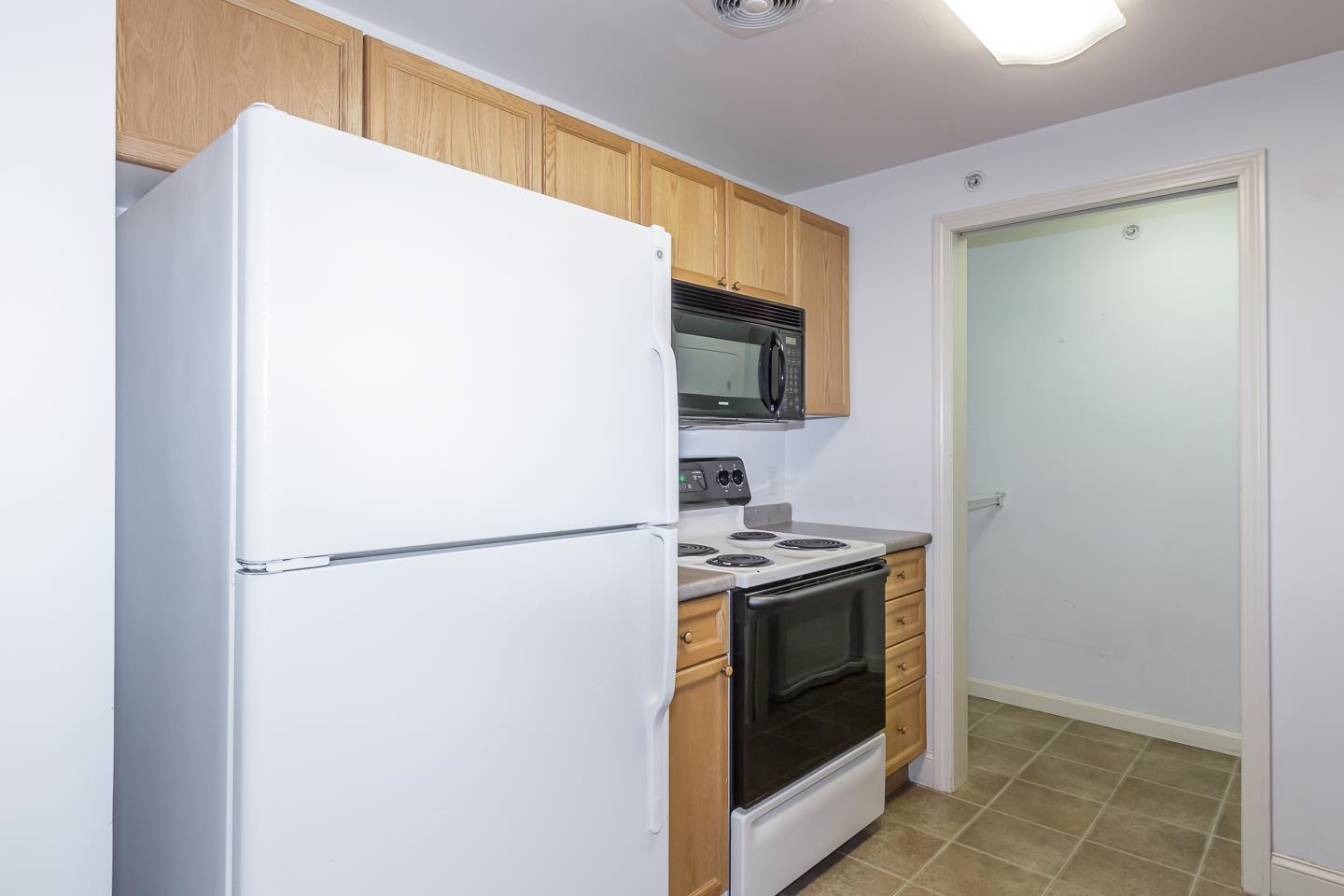 Londonderry, New Hampshire 03053, United States, 2 Bedrooms Bedrooms, ,2 BathroomsBathrooms,Residential,Pending,120082