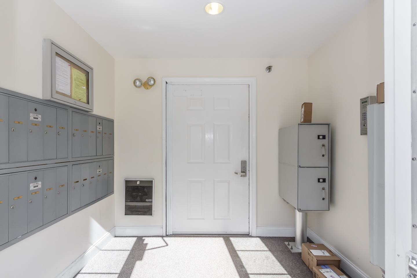 Londonderry, New Hampshire 03053, United States, 2 Bedrooms Bedrooms, ,2 BathroomsBathrooms,Residential,Pending,120082