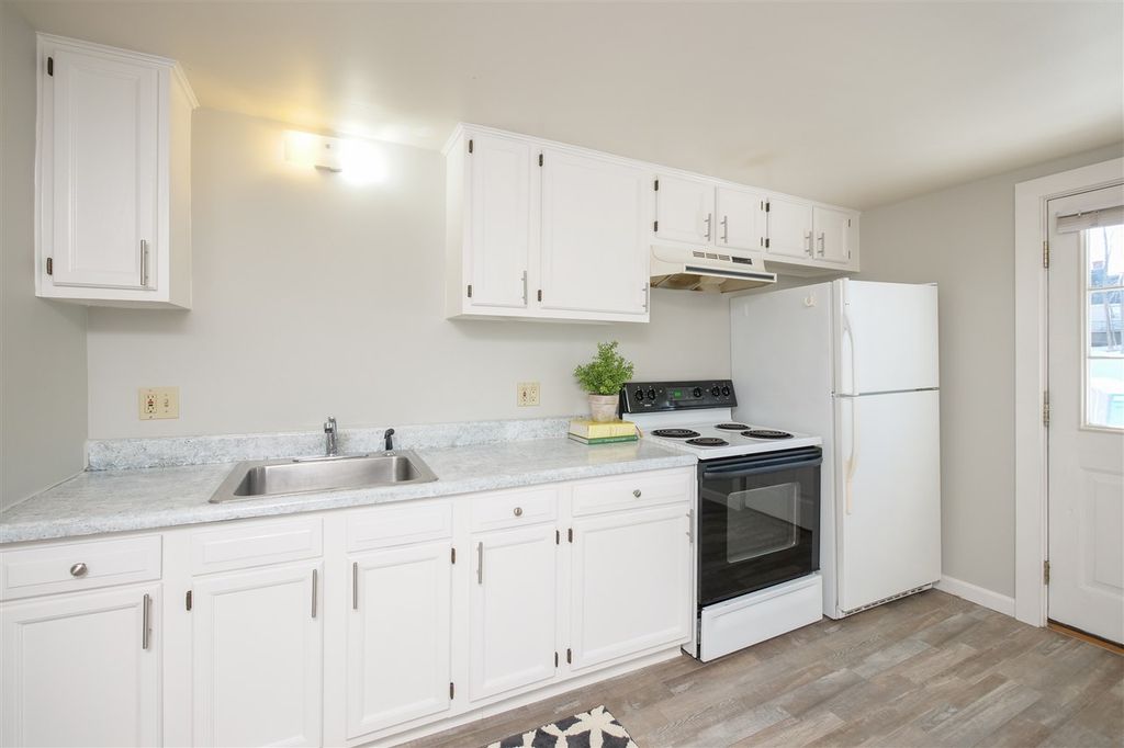 Photo of 3 Beechwood Street, Portsmouth, NH 03801 (MLS # 5067437)