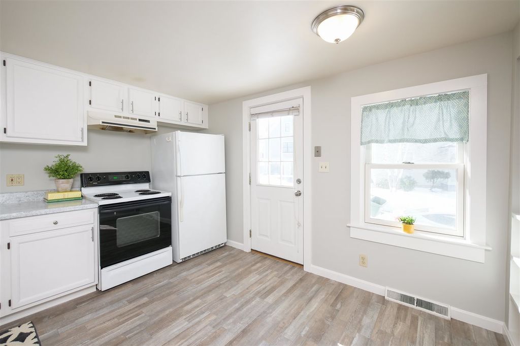 Photo of 3 Beechwood Street, Portsmouth, NH 03801 (MLS # 5067437)