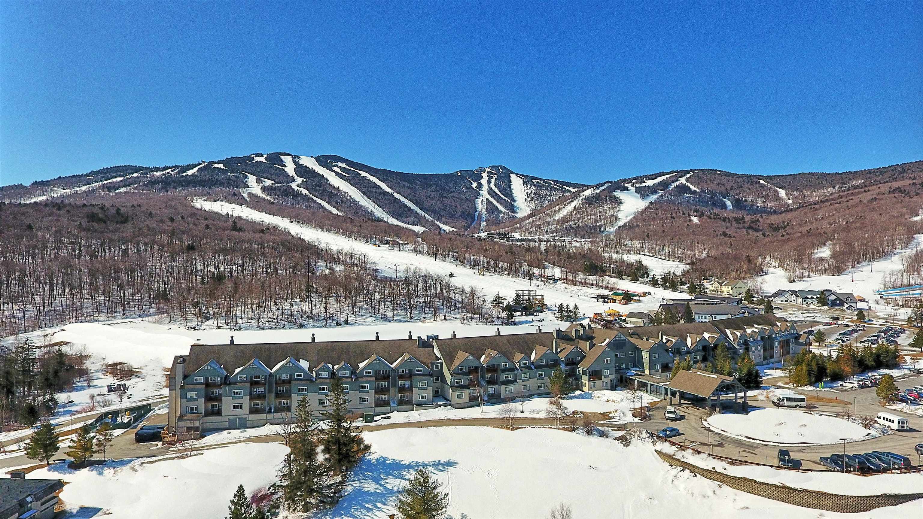 228 East Mountain Road D GRAND HOTEL 251 III (HALL)