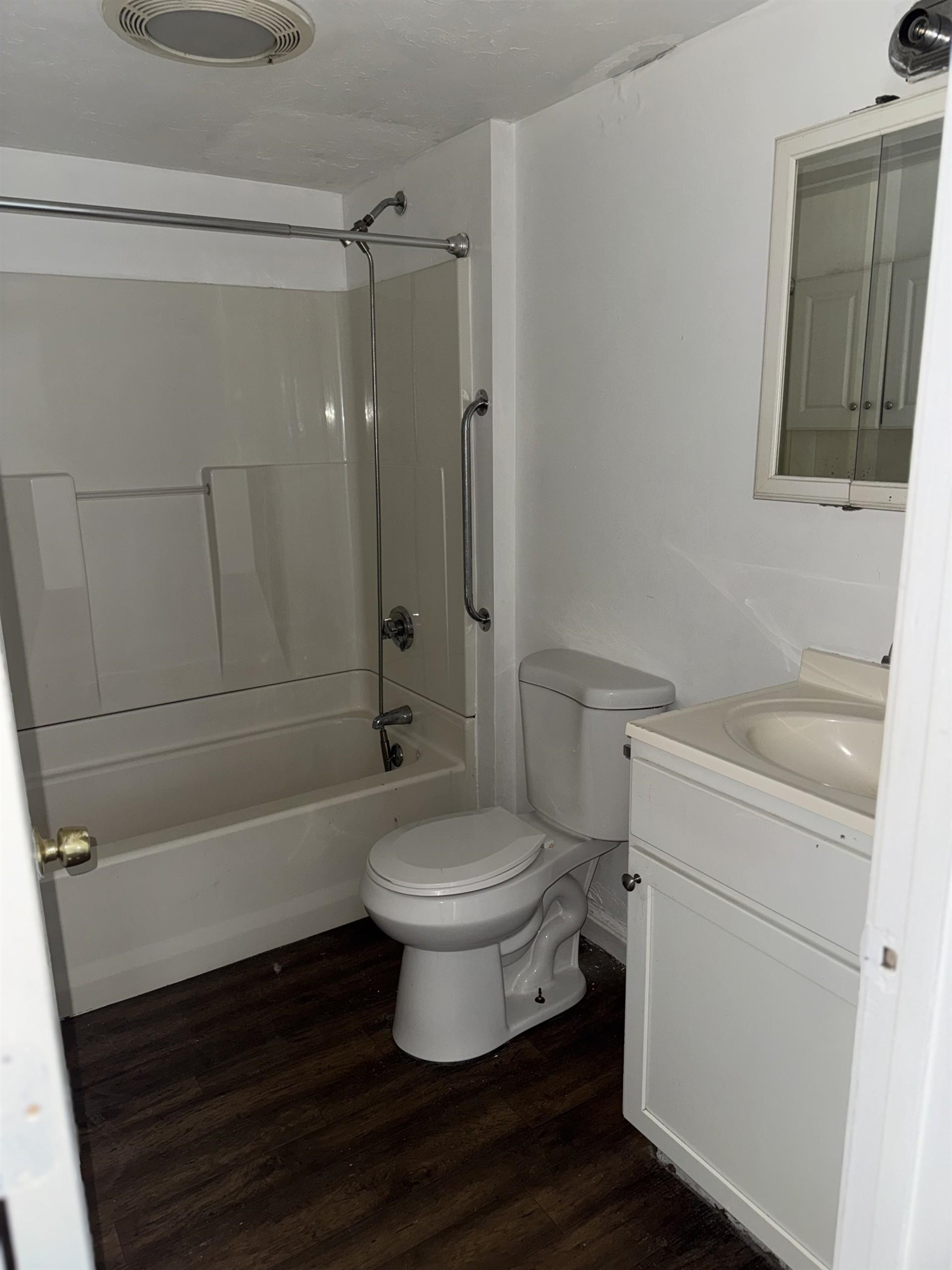 185 Loudon Road 8