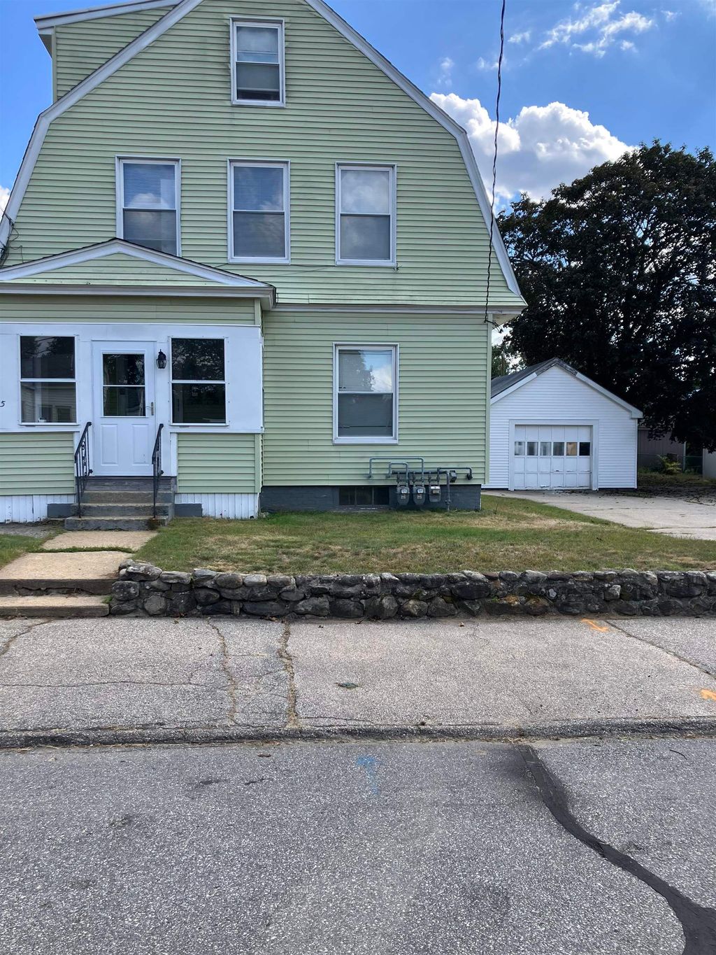 Photo of 635 Shasta Street, Manchester, NH 03103 (MLS # 5060065)
