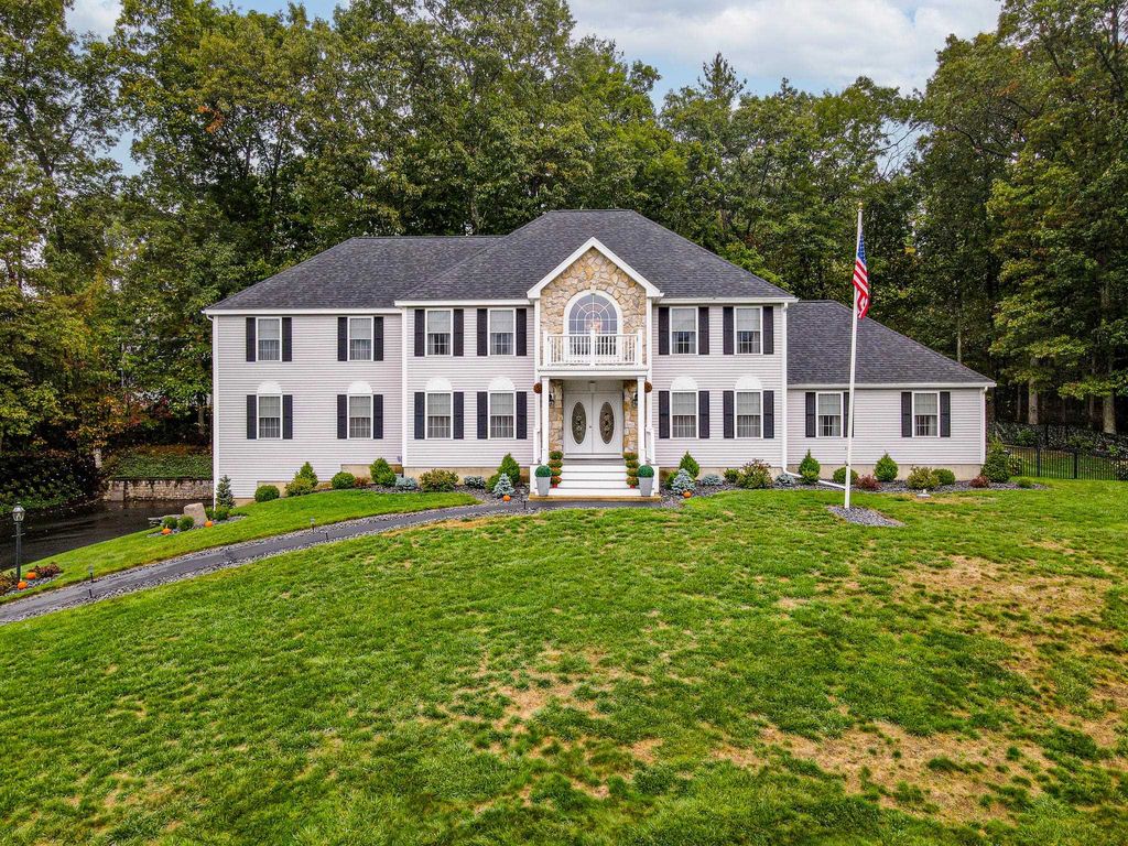 Photo of 7 Lyons Way, Pelham, NH 03076 (MLS # 5062985)