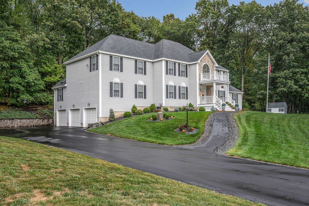 Photo of 7 Lyons Way, Pelham, NH 03076 (MLS # 5062985)