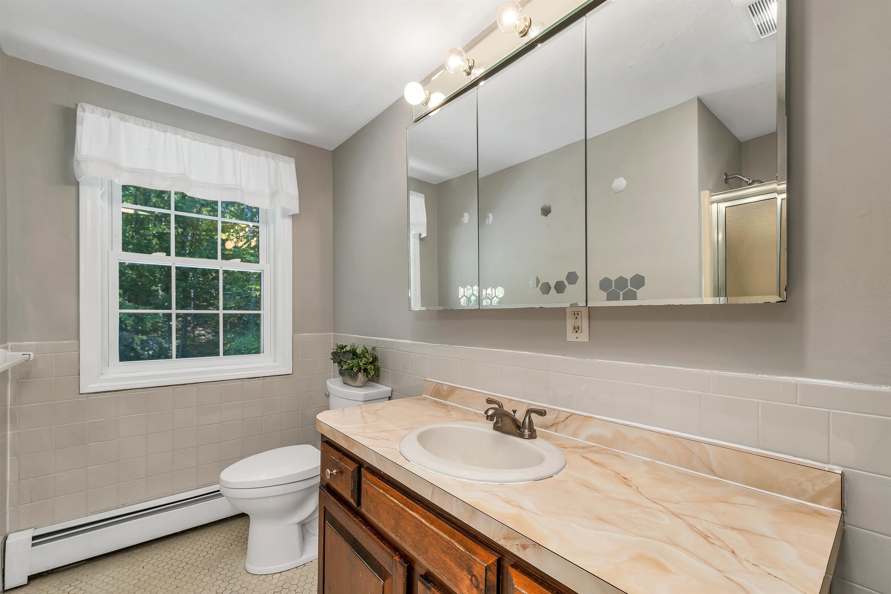 Hampstead, New Hampshire 03841, United States, 3 Bedrooms Bedrooms, ,2 BathroomsBathrooms,Residential,Active,224403