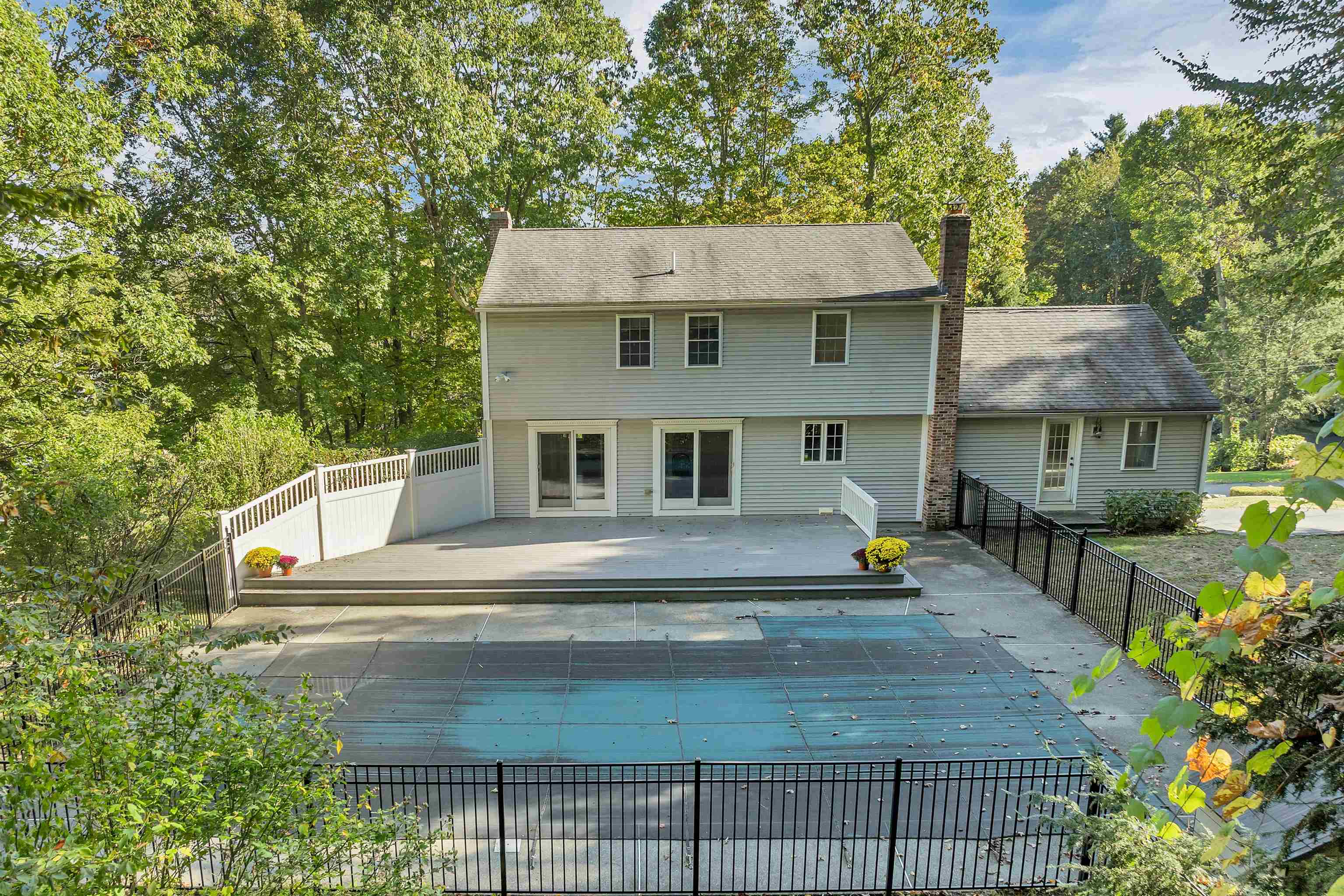 Hampstead, New Hampshire 03841, United States, 3 Bedrooms Bedrooms, ,2 BathroomsBathrooms,Residential,Active,224403