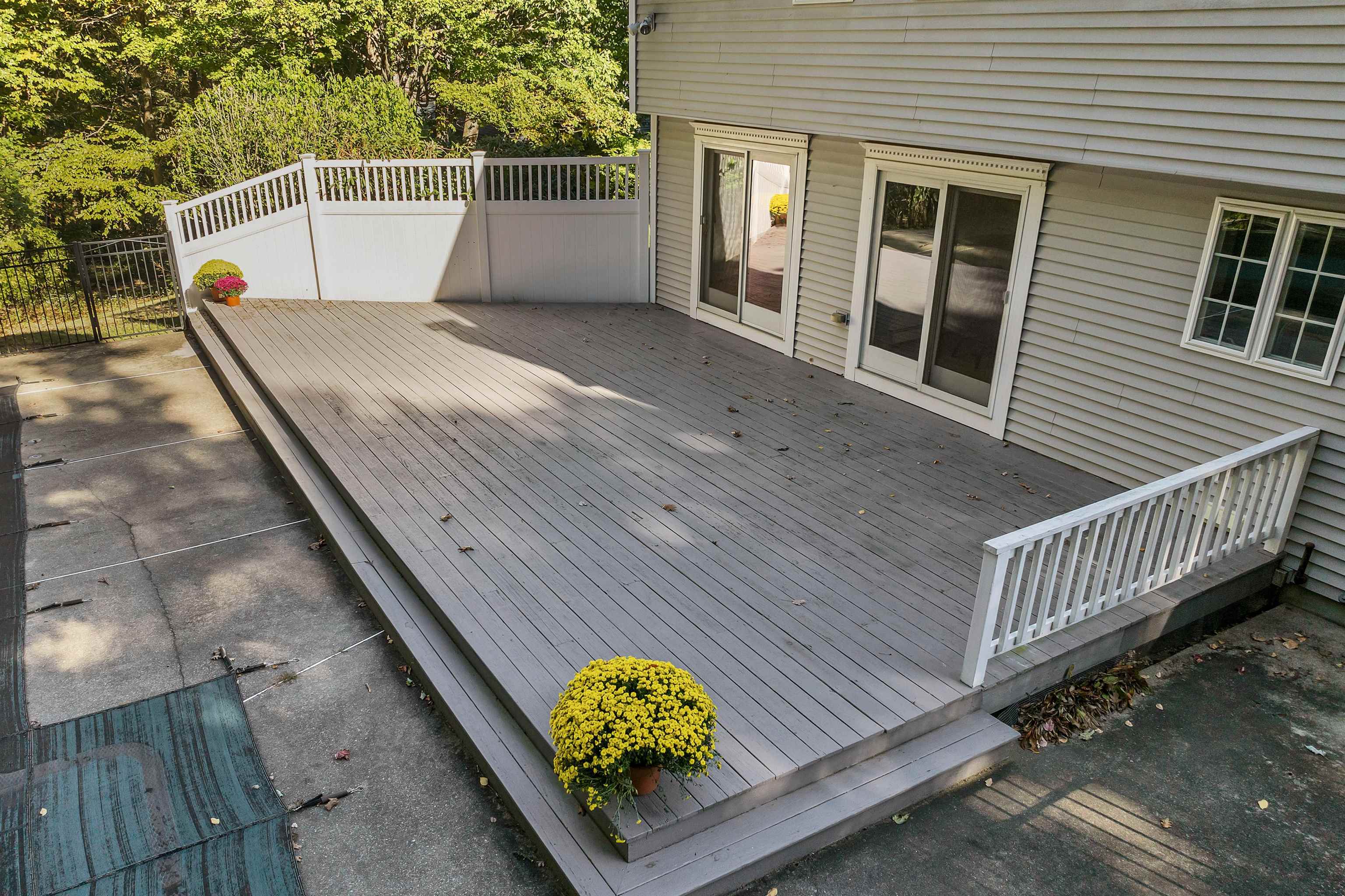 Hampstead, New Hampshire 03841, United States, 3 Bedrooms Bedrooms, ,2 BathroomsBathrooms,Residential,Active,224403