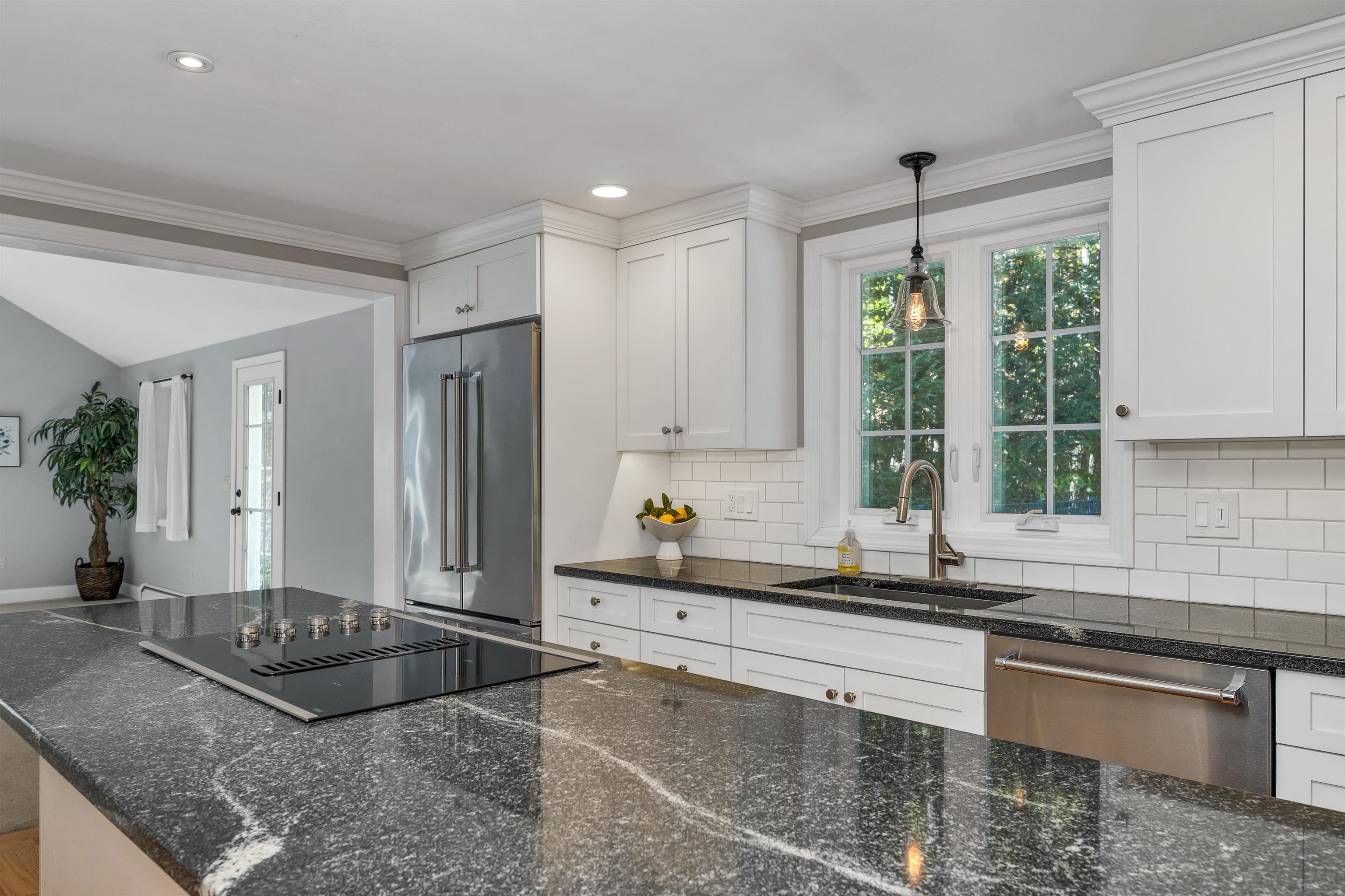 Hampstead, New Hampshire 03841, United States, 3 Bedrooms Bedrooms, ,2 BathroomsBathrooms,Residential,Active,224403