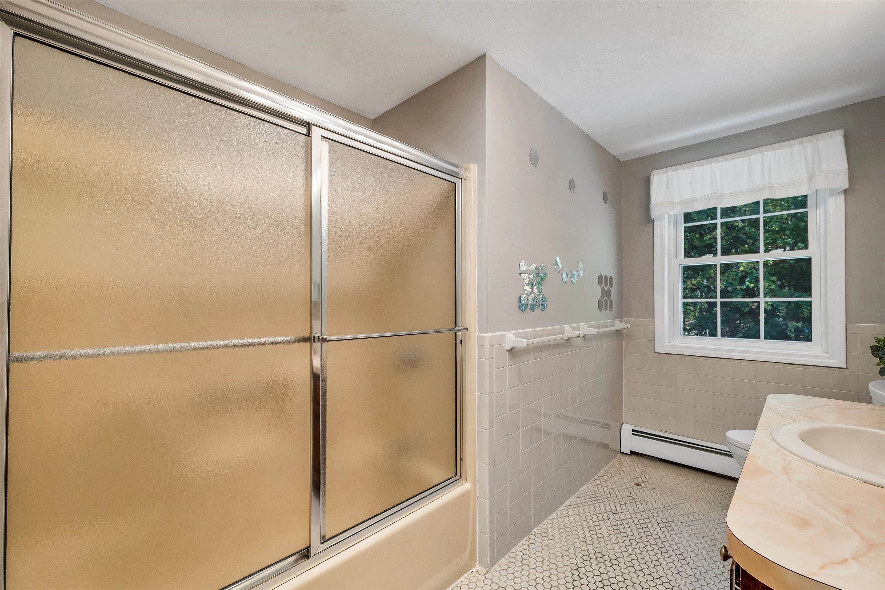 Hampstead, New Hampshire 03841, United States, 3 Bedrooms Bedrooms, ,2 BathroomsBathrooms,Residential,Active,224403