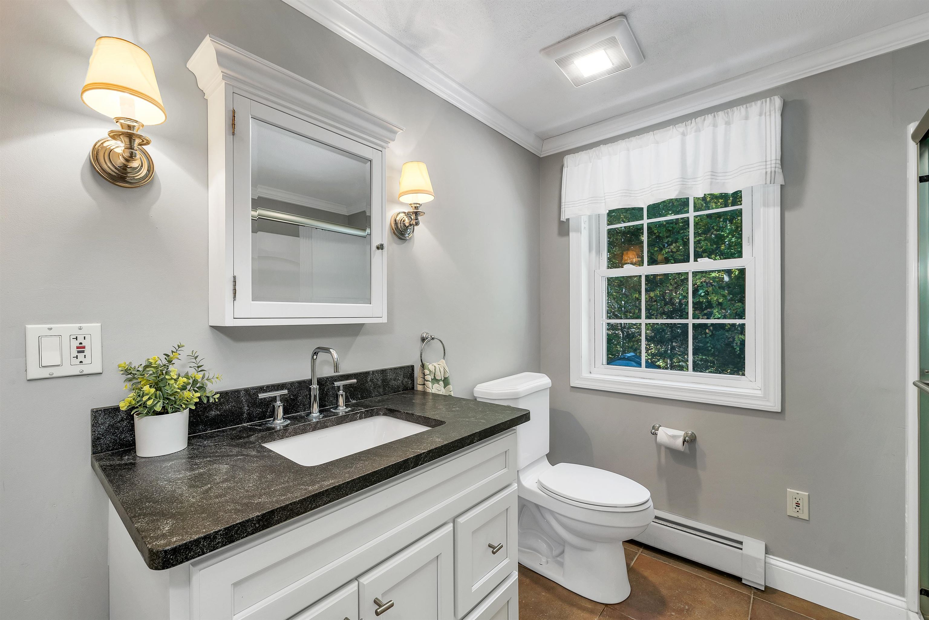 Hampstead, New Hampshire 03841, United States, 3 Bedrooms Bedrooms, ,2 BathroomsBathrooms,Residential,Active,224403