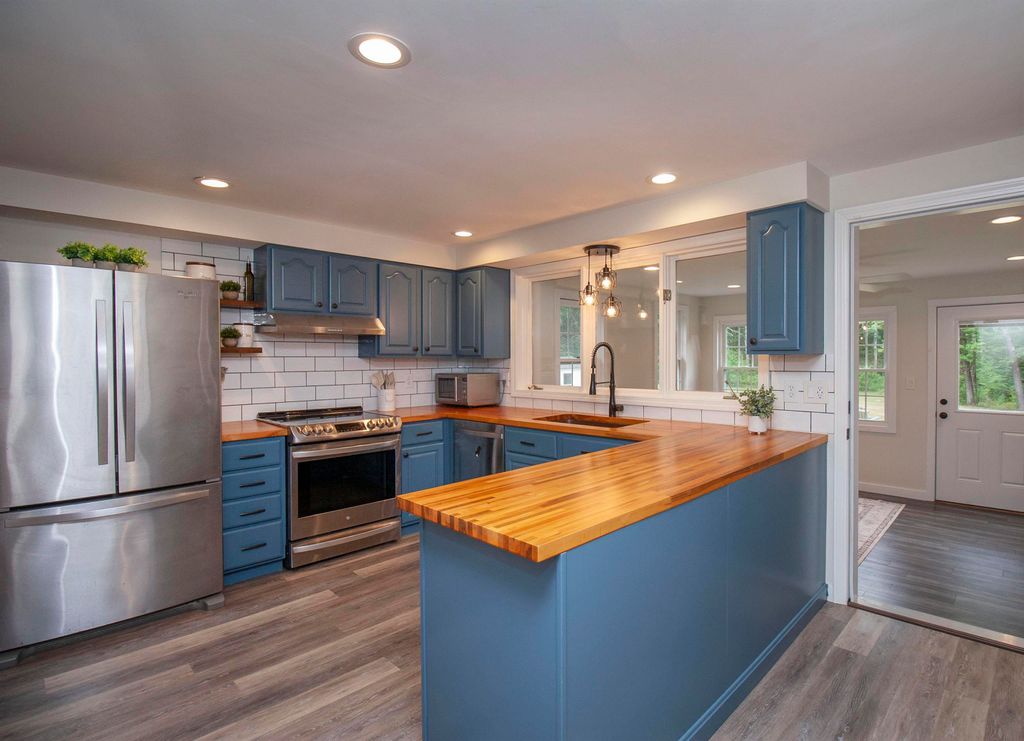 Photo of 96 Pond View Drive, Auburn, NH 03032 (MLS # 5078885)