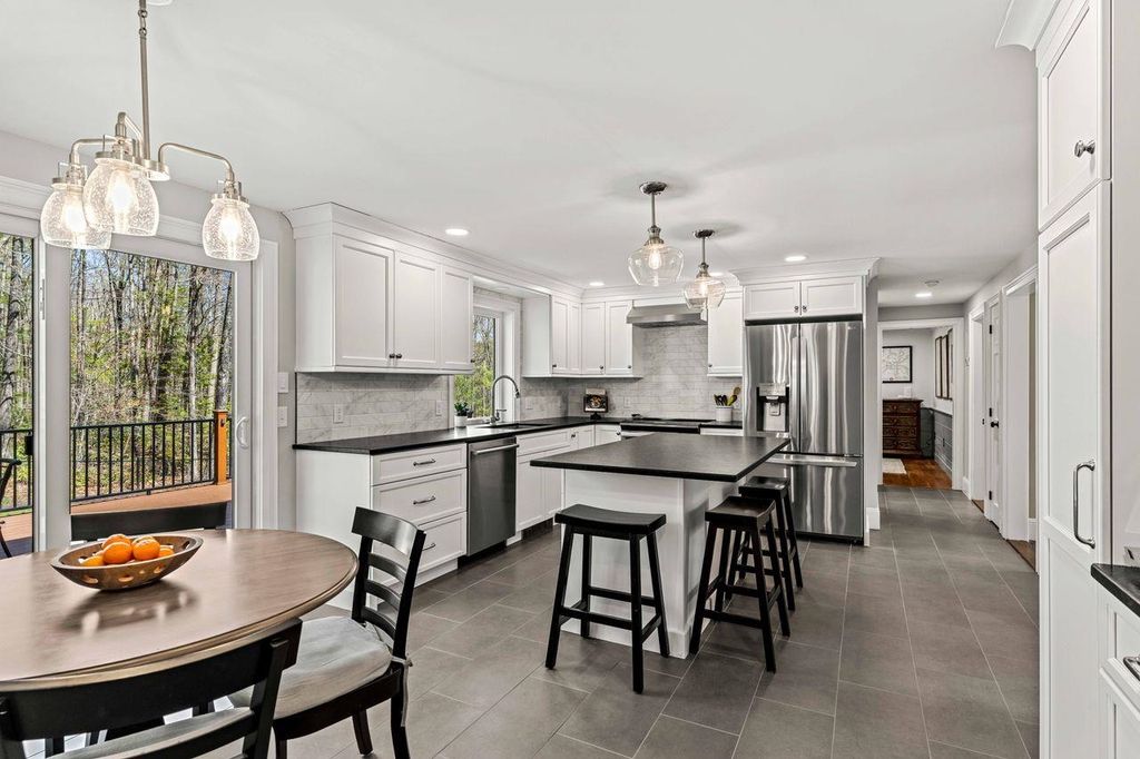 Photo of 75 Birkdale Road, Bedford, NH 03110 (MLS # 5085480)