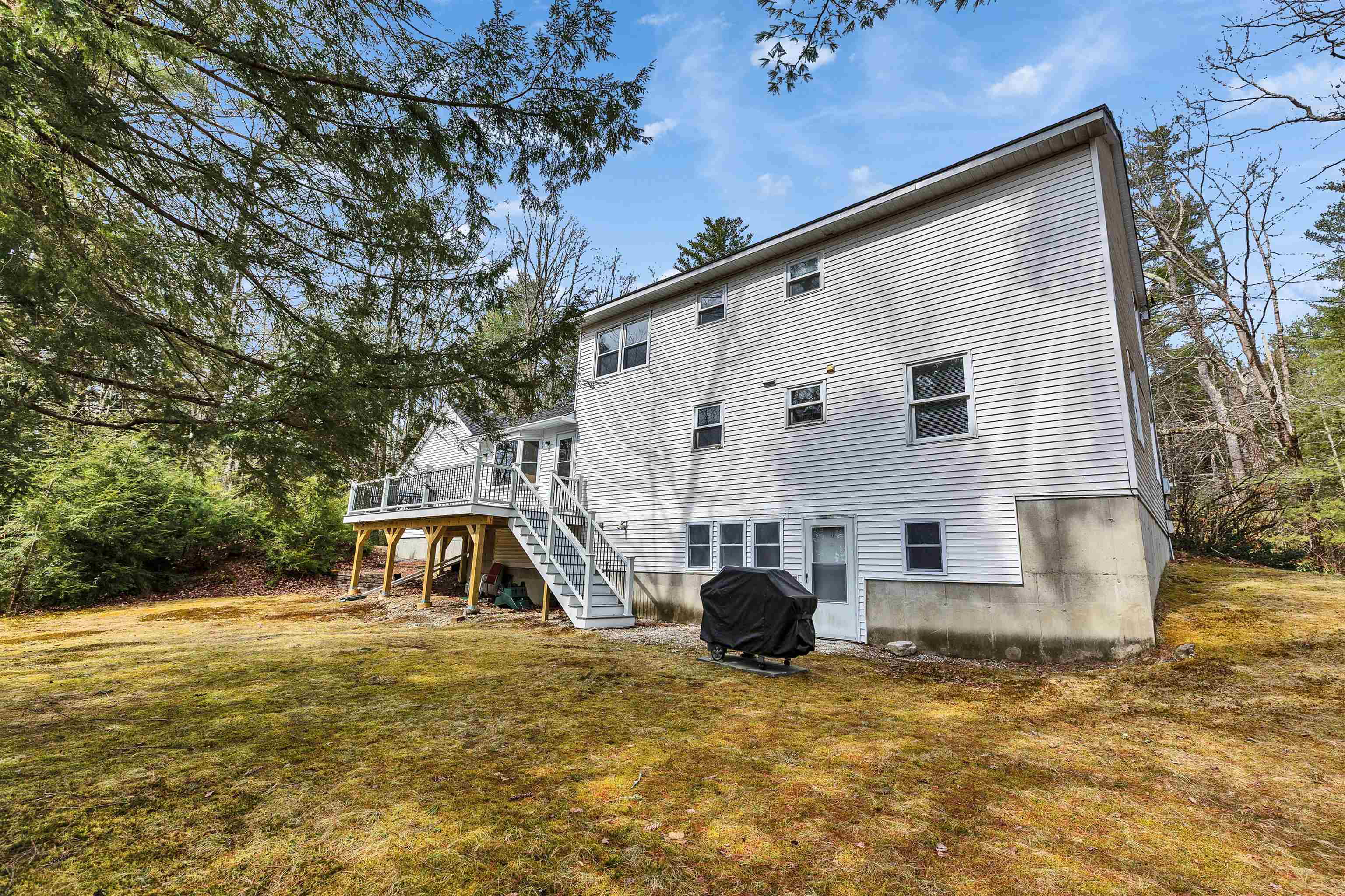 New Boston, New Hampshire 03070, United States, 3 Bedrooms Bedrooms, ,2 BathroomsBathrooms,Residential,Pending,105860