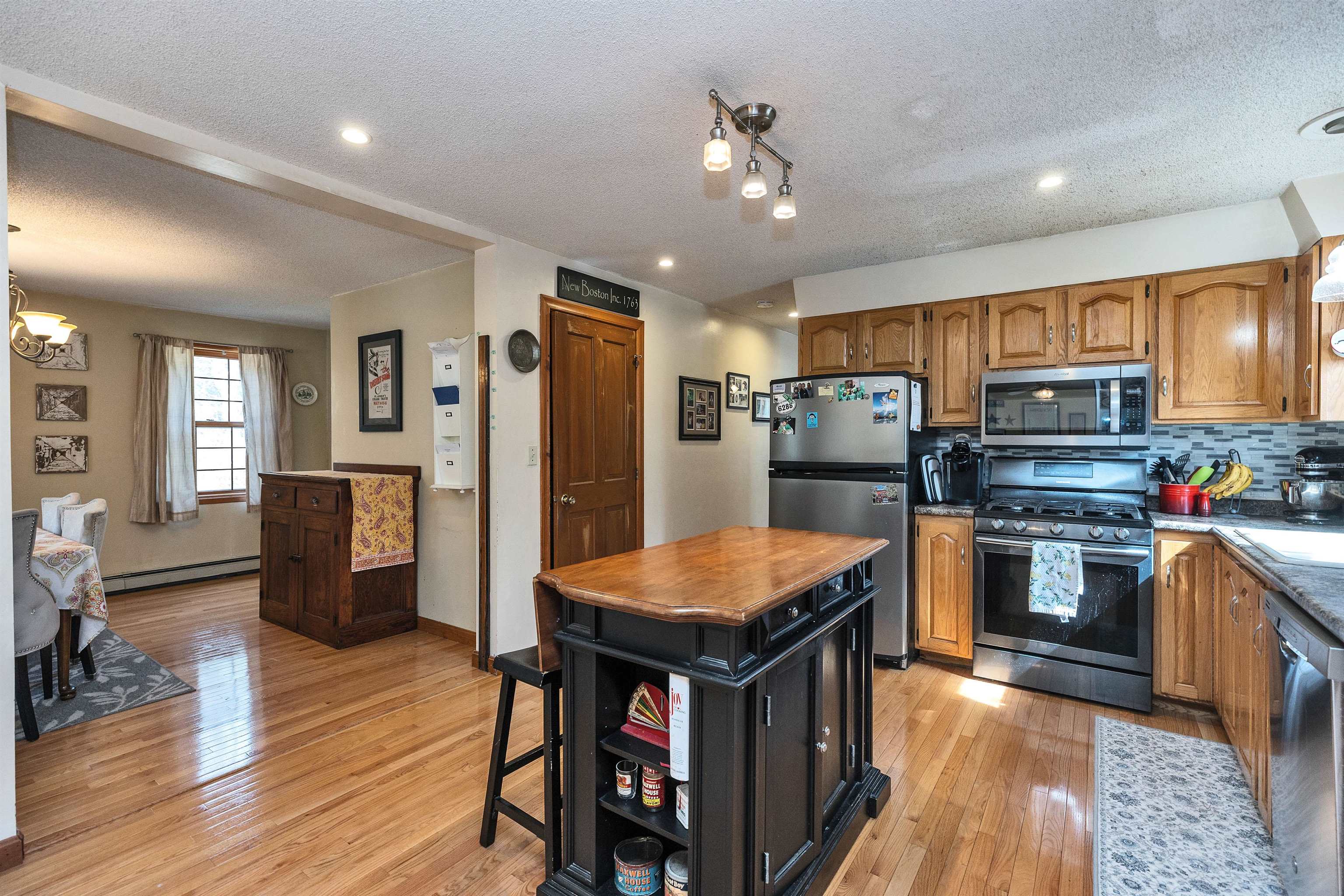 New Boston, New Hampshire 03070, United States, 3 Bedrooms Bedrooms, ,2 BathroomsBathrooms,Residential,Pending,105860