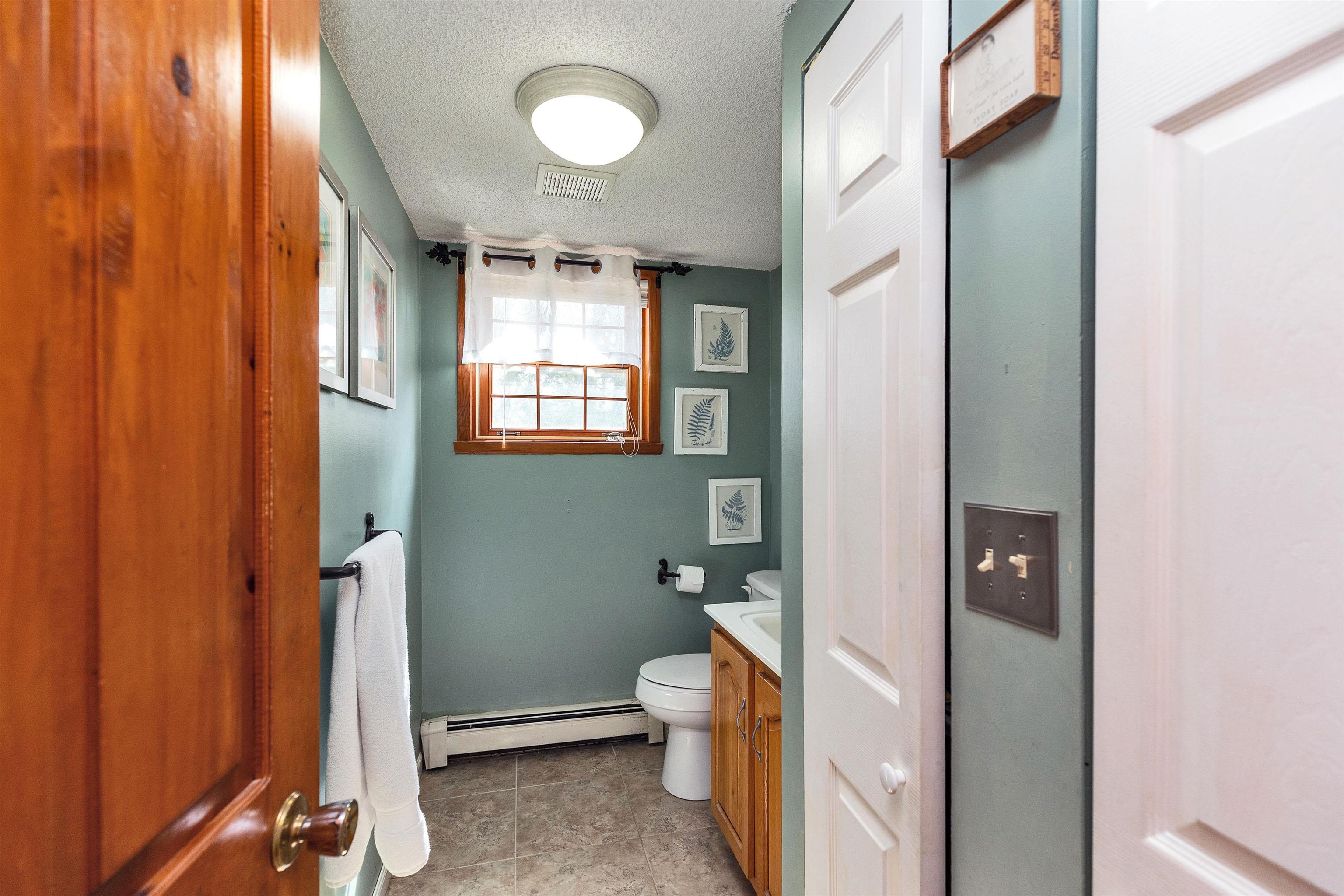 New Boston, New Hampshire 03070, United States, 3 Bedrooms Bedrooms, ,2 BathroomsBathrooms,Residential,Pending,105860