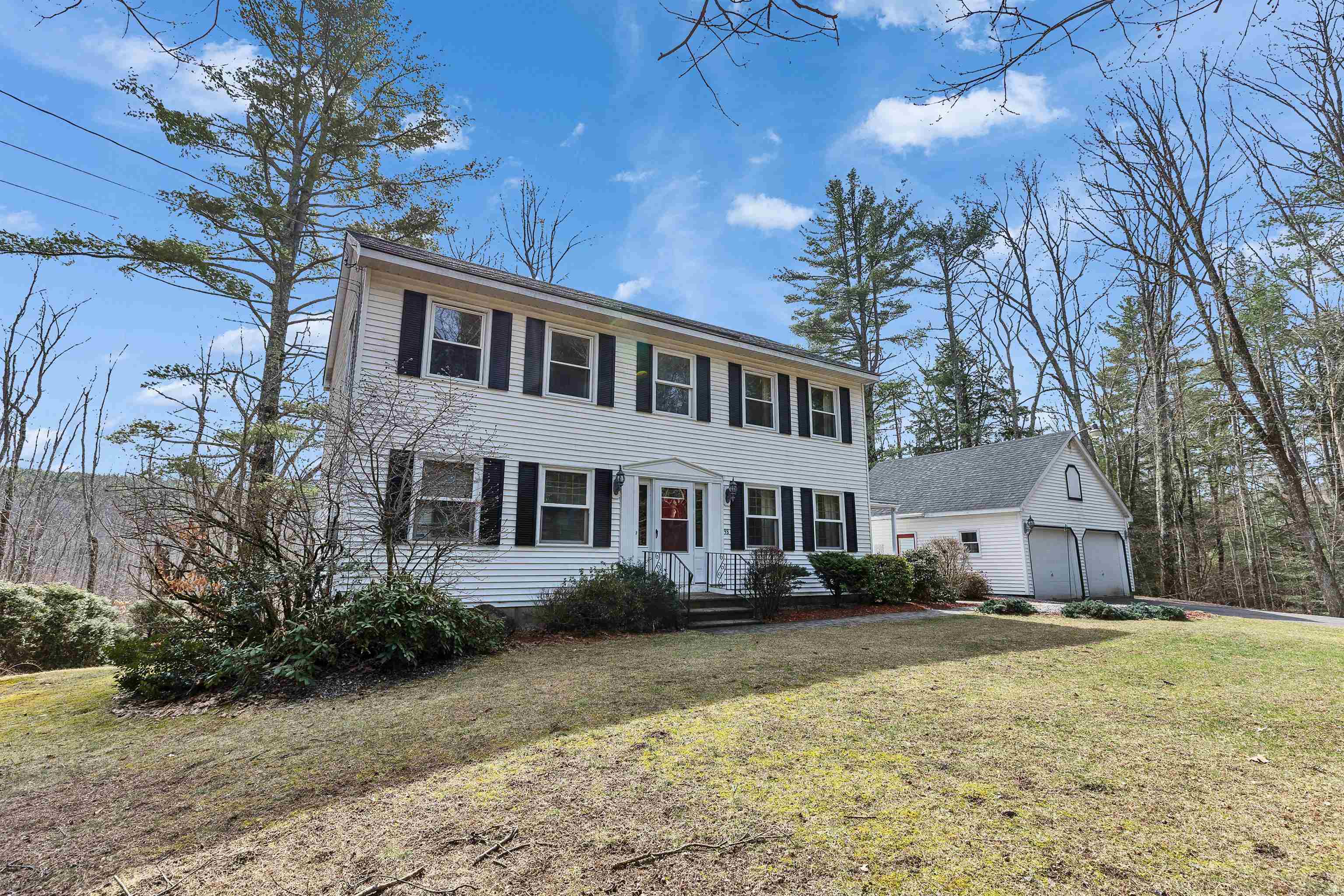 New Boston, New Hampshire 03070, United States, 3 Bedrooms Bedrooms, ,2 BathroomsBathrooms,Residential,Pending,105860