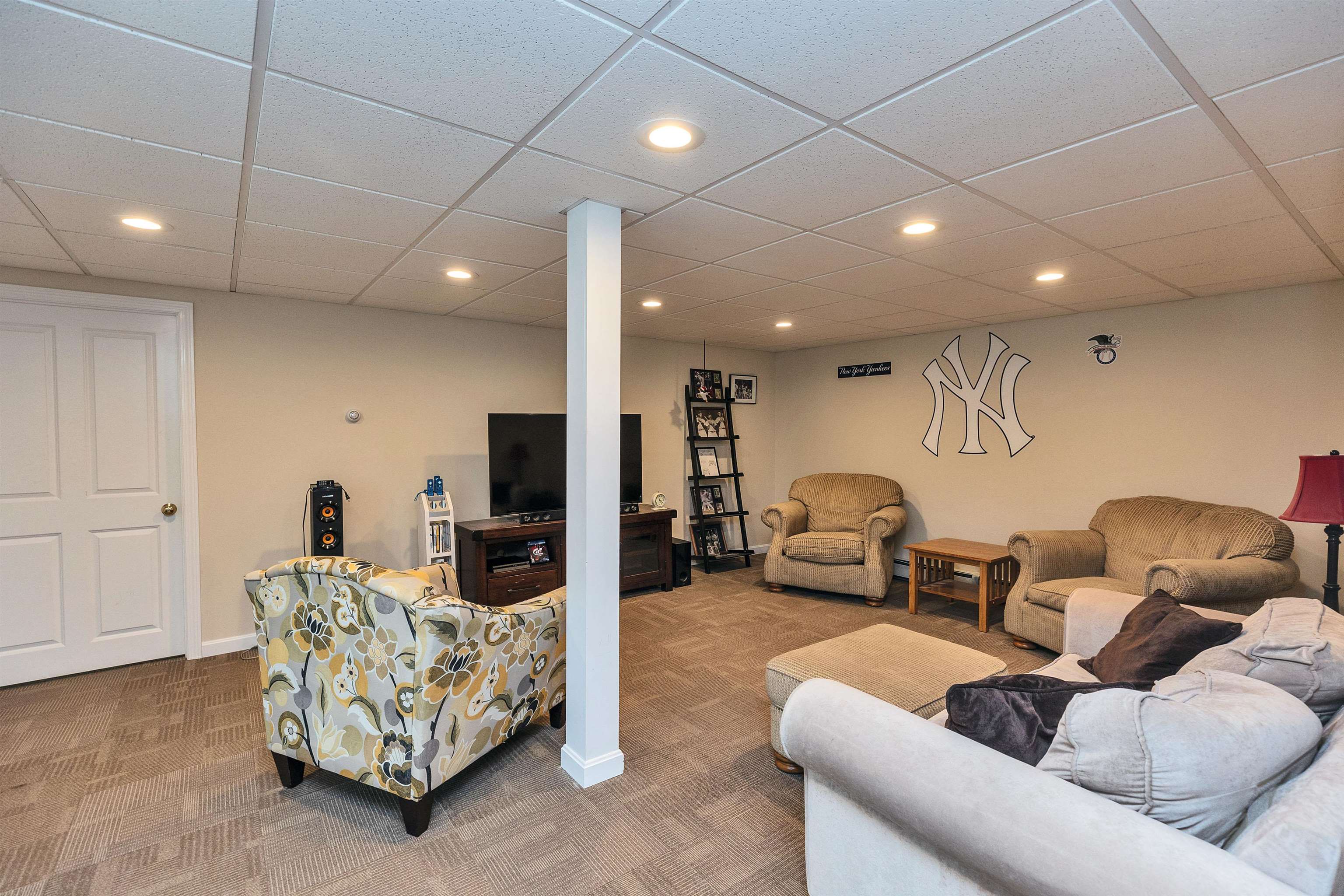 New Boston, New Hampshire 03070, United States, 3 Bedrooms Bedrooms, ,2 BathroomsBathrooms,Residential,Pending,105860