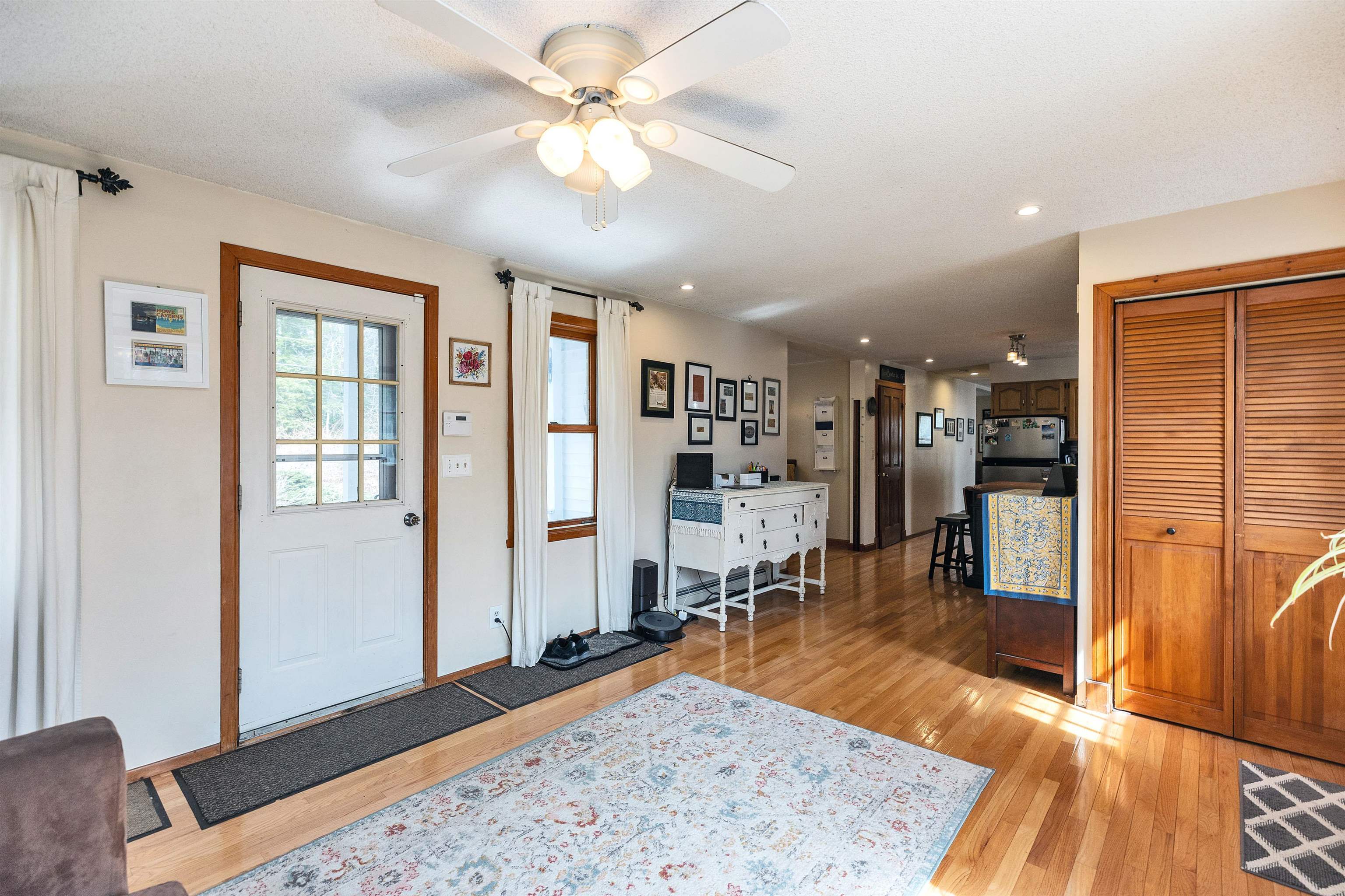 New Boston, New Hampshire 03070, United States, 3 Bedrooms Bedrooms, ,2 BathroomsBathrooms,Residential,Pending,105860