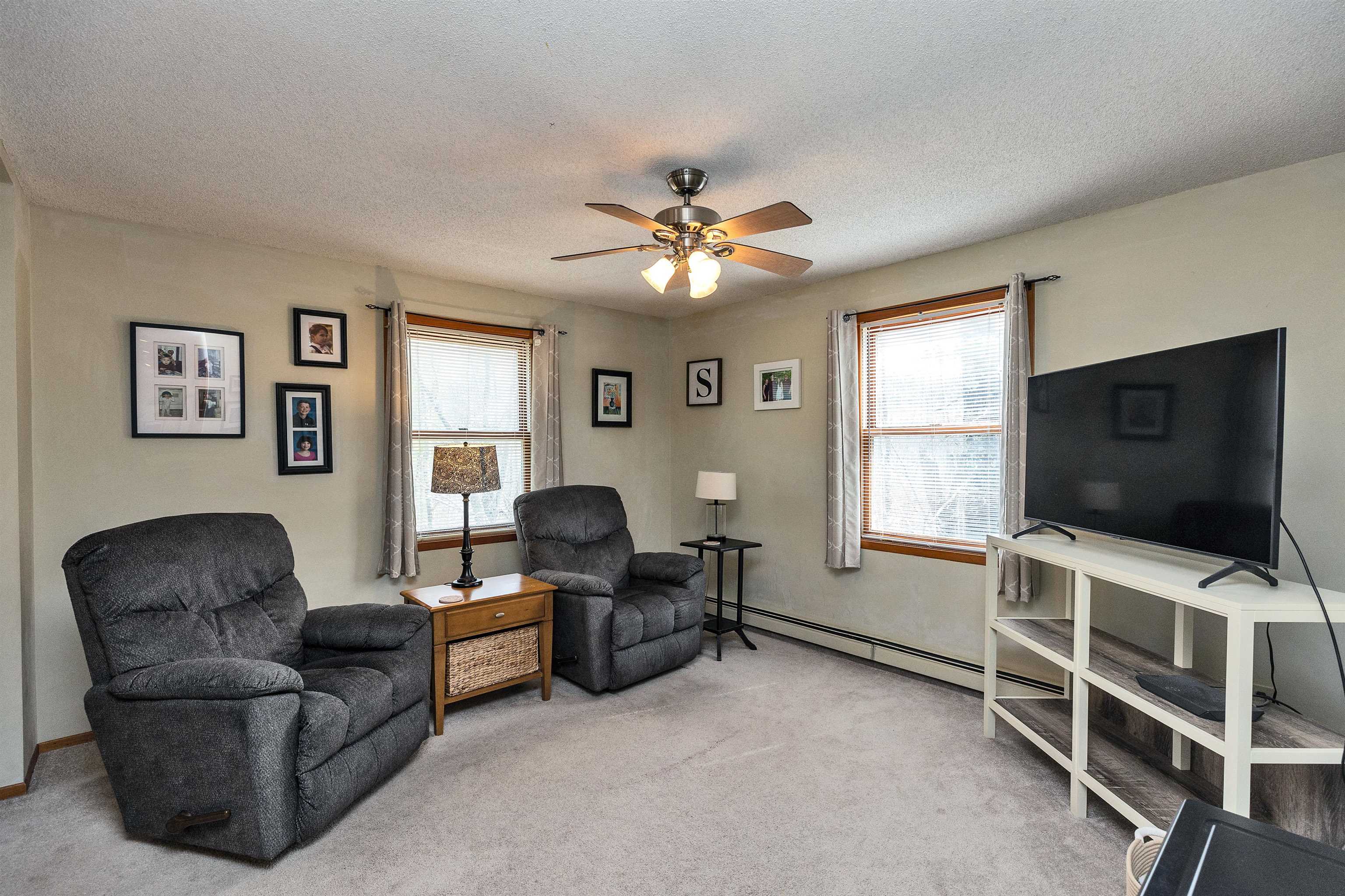 New Boston, New Hampshire 03070, United States, 3 Bedrooms Bedrooms, ,2 BathroomsBathrooms,Residential,Pending,105860