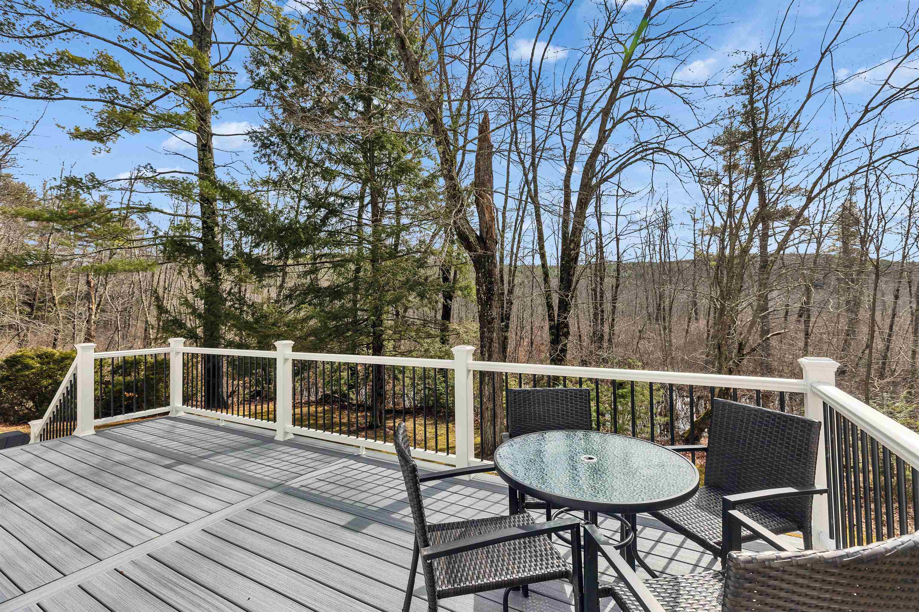 New Boston, New Hampshire 03070, United States, 3 Bedrooms Bedrooms, ,2 BathroomsBathrooms,Residential,Pending,105860