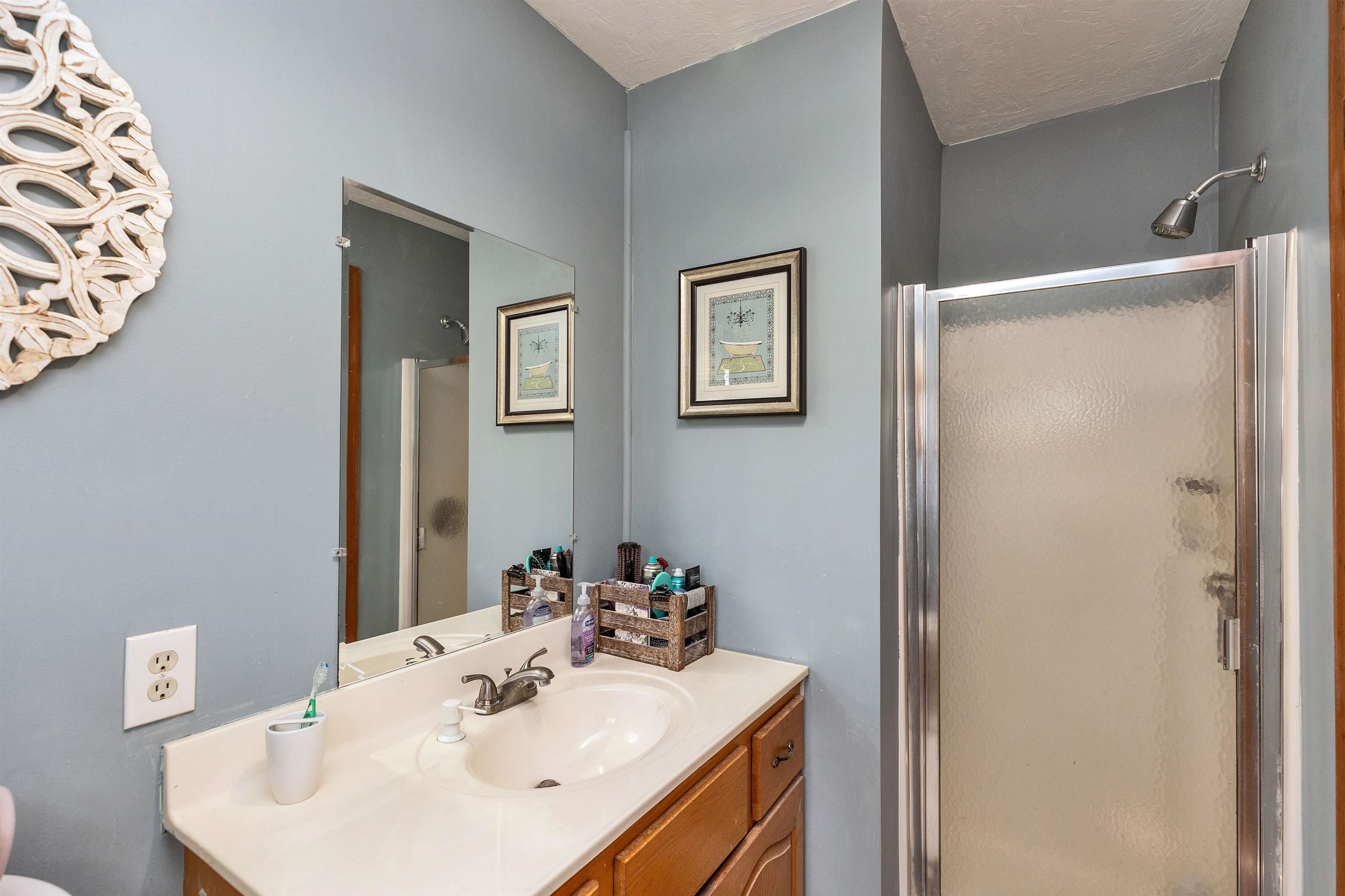 New Boston, New Hampshire 03070, United States, 3 Bedrooms Bedrooms, ,2 BathroomsBathrooms,Residential,Pending,105860