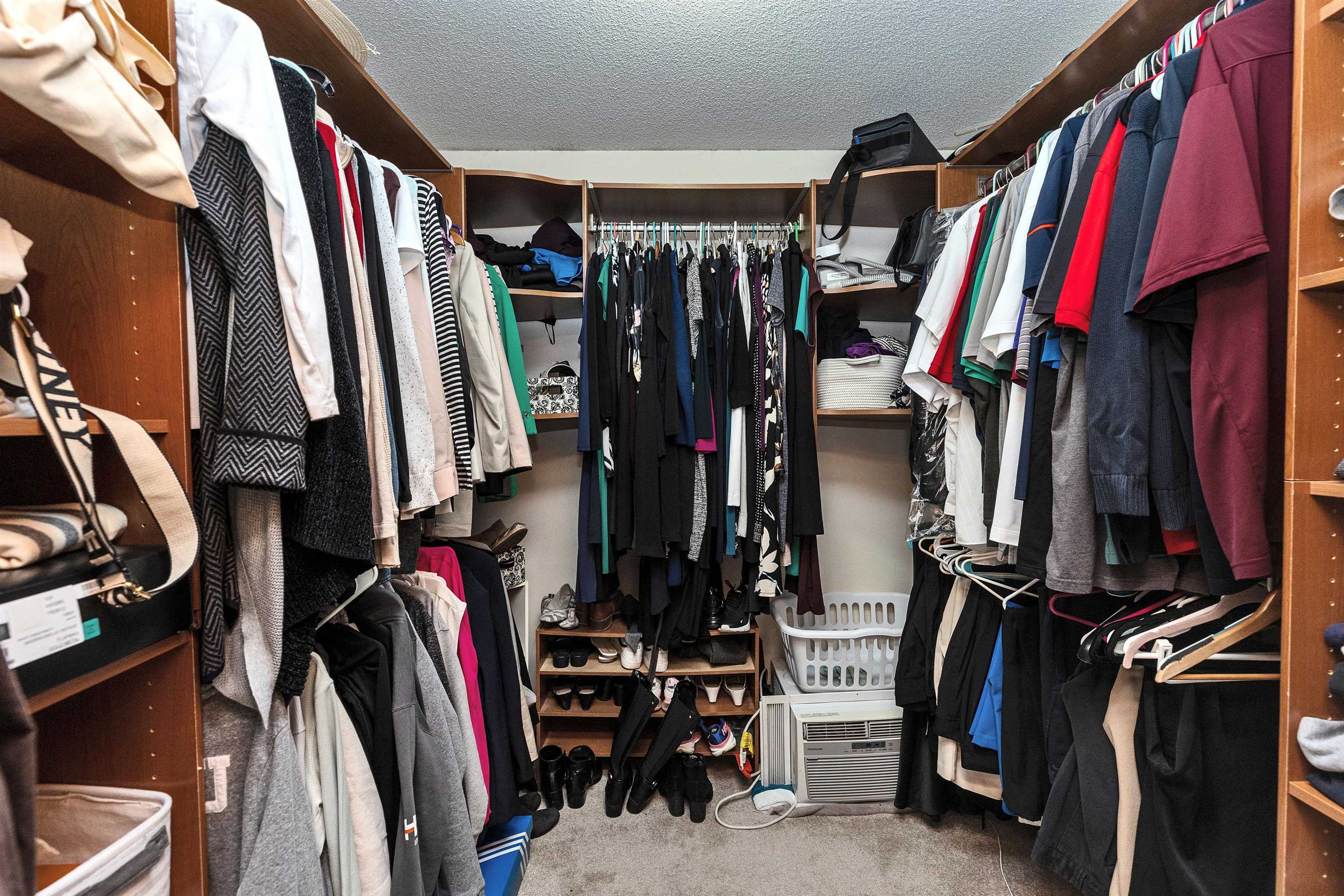 New Boston, New Hampshire 03070, United States, 3 Bedrooms Bedrooms, ,2 BathroomsBathrooms,Residential,Pending,105860