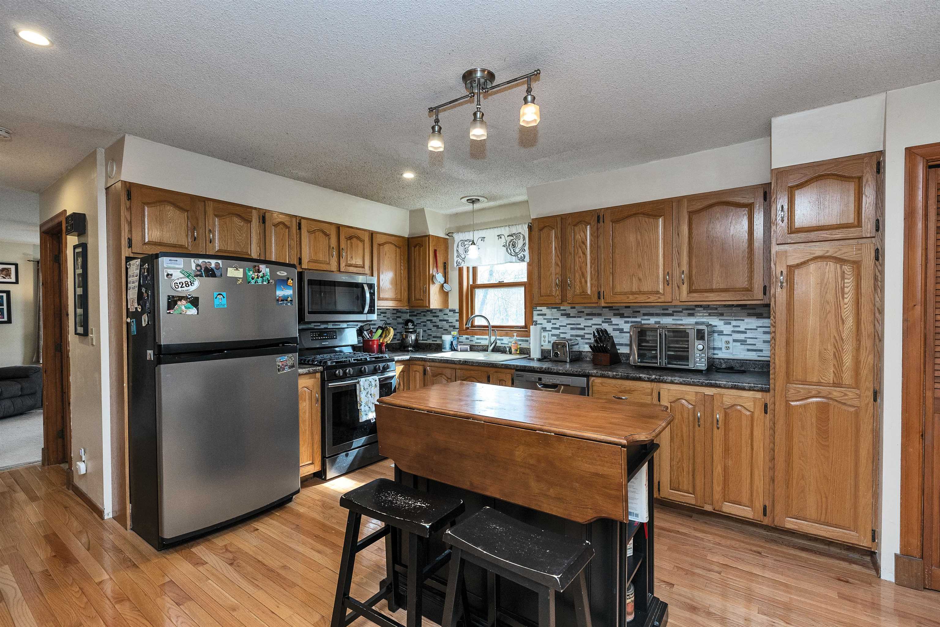 New Boston, New Hampshire 03070, United States, 3 Bedrooms Bedrooms, ,2 BathroomsBathrooms,Residential,Pending,105860