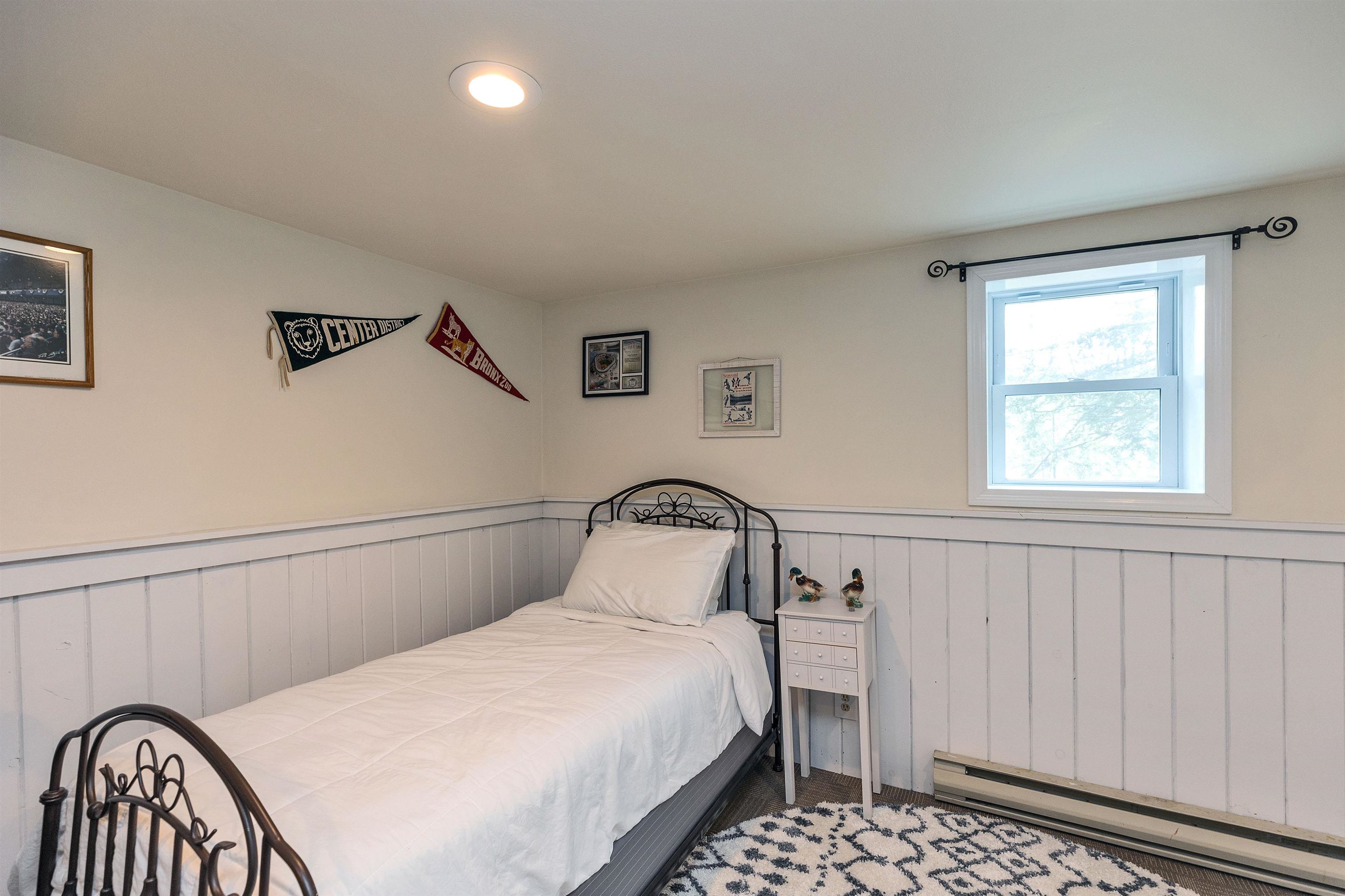 New Boston, New Hampshire 03070, United States, 3 Bedrooms Bedrooms, ,2 BathroomsBathrooms,Residential,Pending,105860