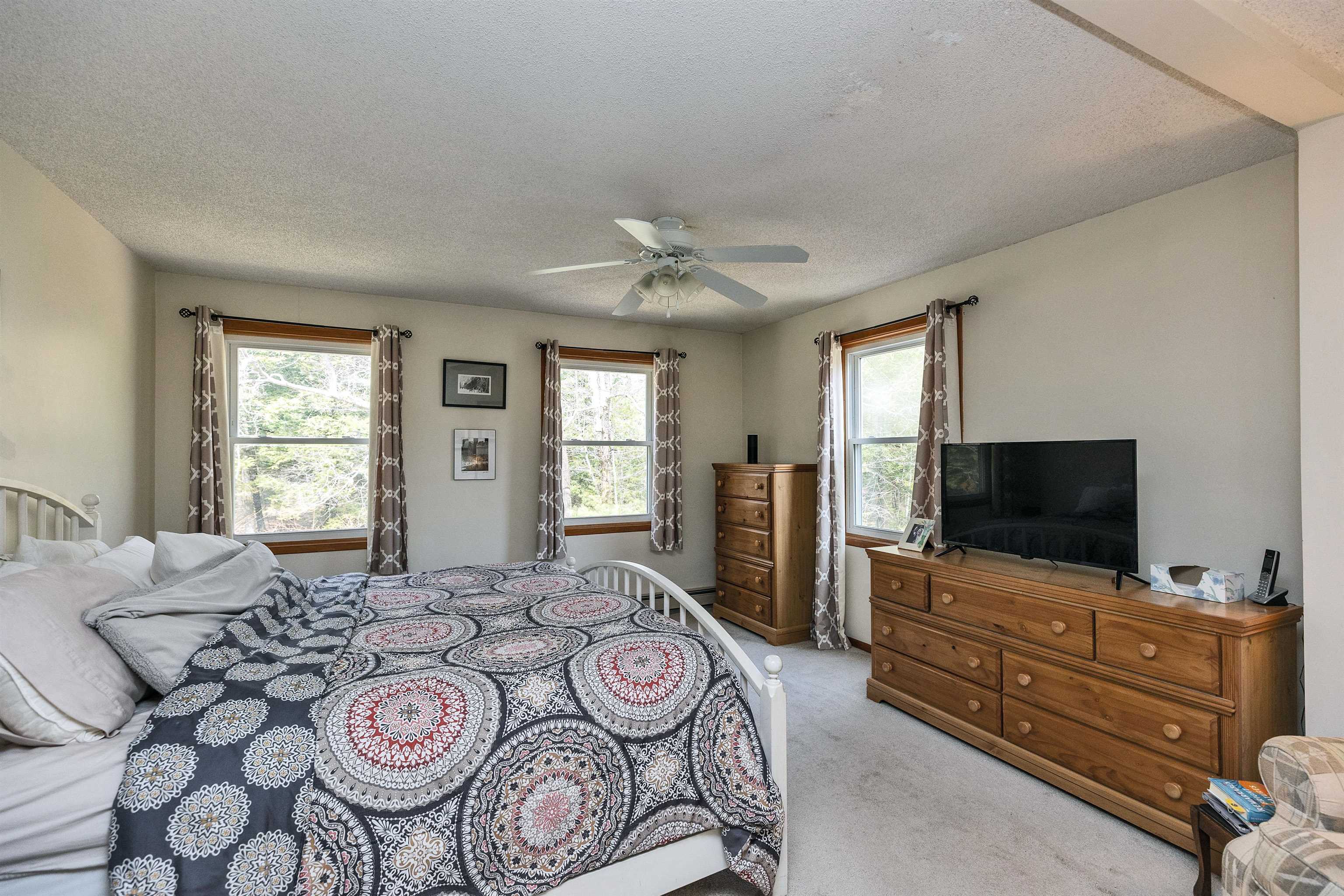 New Boston, New Hampshire 03070, United States, 3 Bedrooms Bedrooms, ,2 BathroomsBathrooms,Residential,Pending,105860